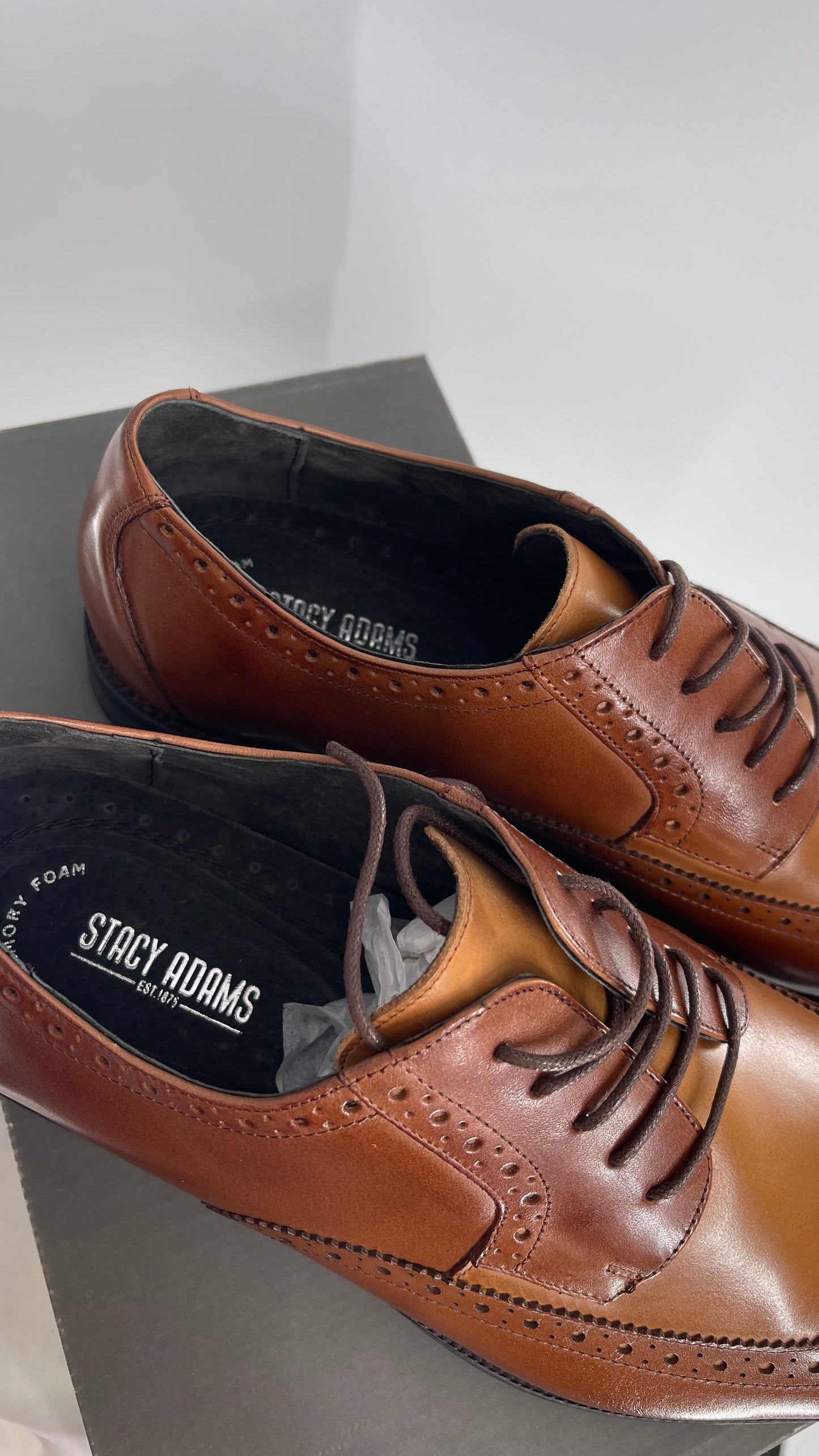 STACY ADAMS Brown and Tan Patent Leather Oxfords (13)