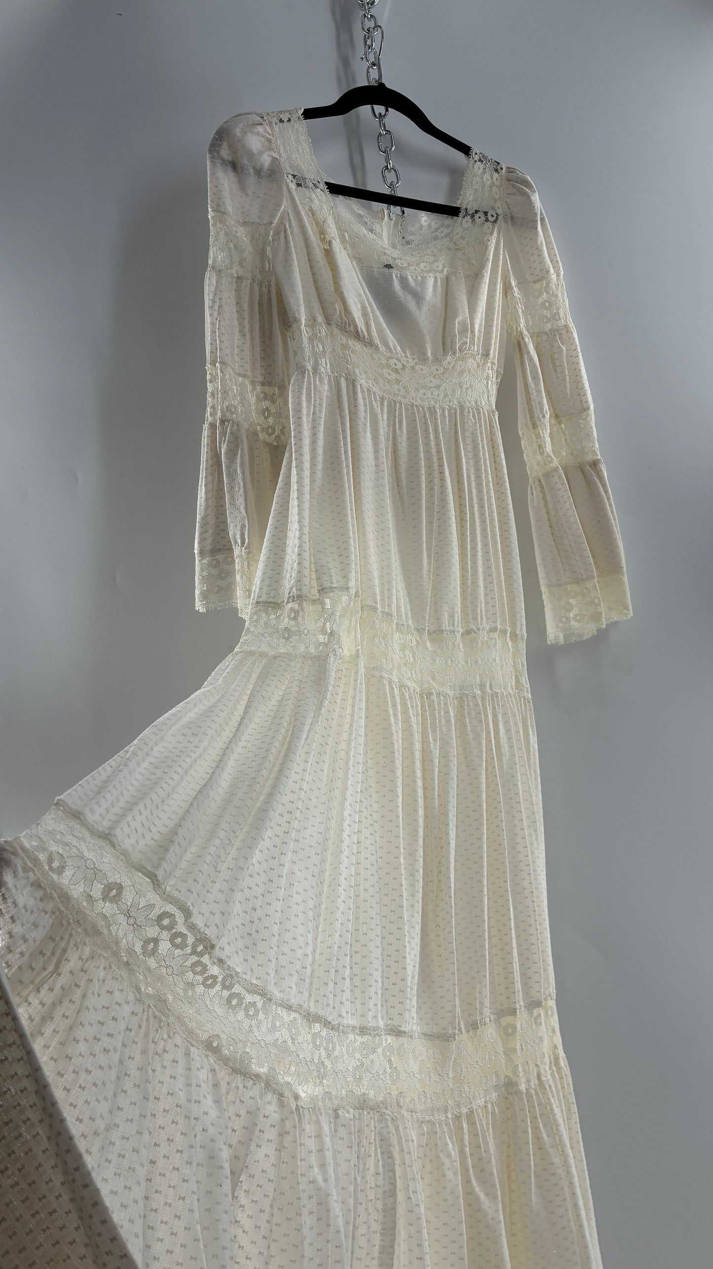 Vintage 1970s Off White Handmade Bell Sleeve Possible Wedding Gown (XS/Small)
