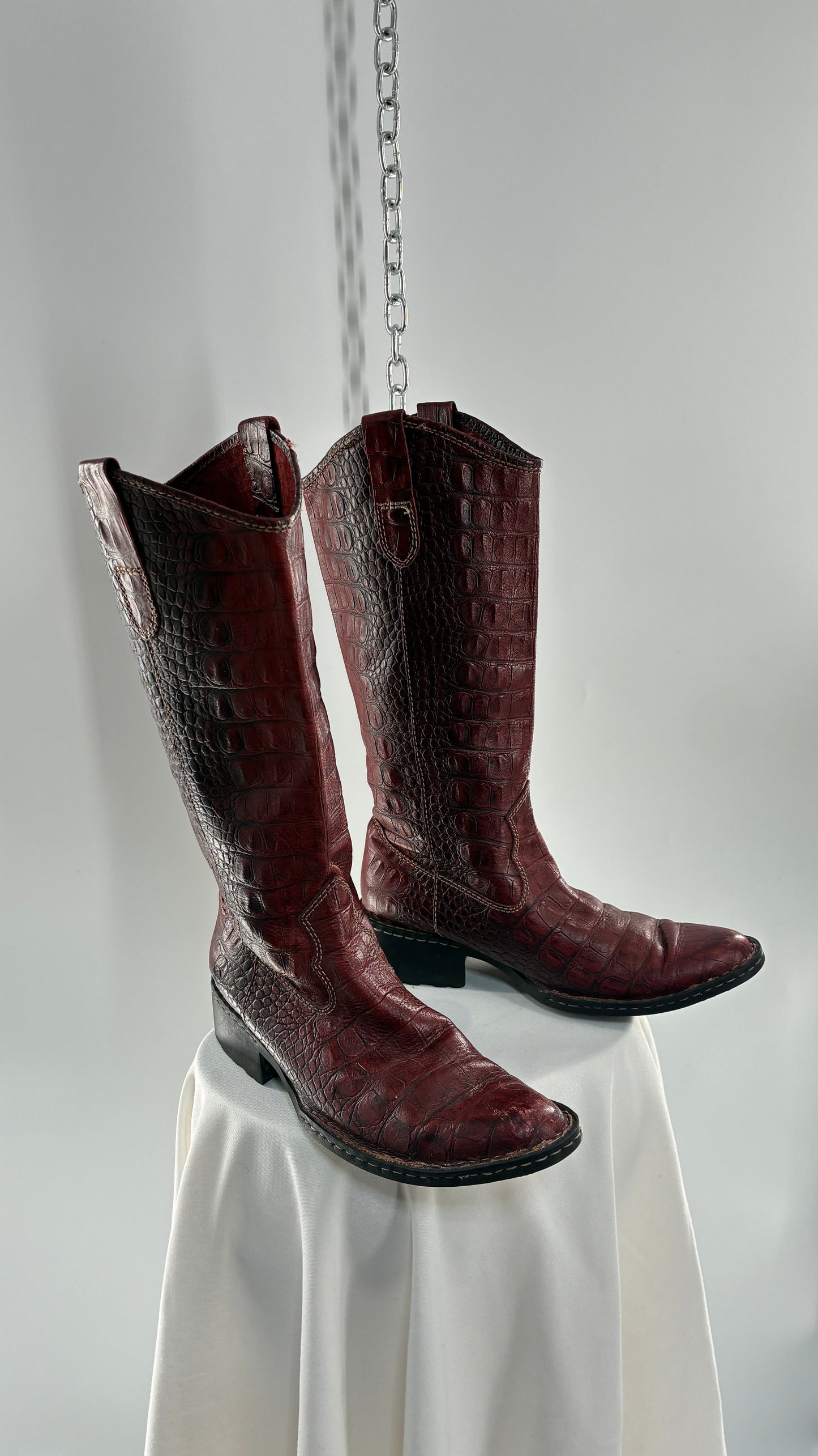 Vintage BORN Red Genuine Leather Crocodile Embossed Pointed Toe Boots (8.5)