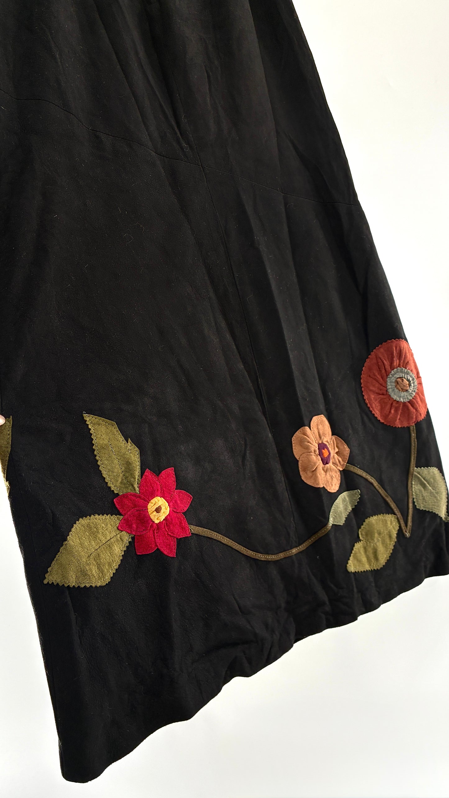 Vintage NEW YORK KAREN GRONER GROWN BEANS Black Leather Skirt with Appliqué Flowers (Small)