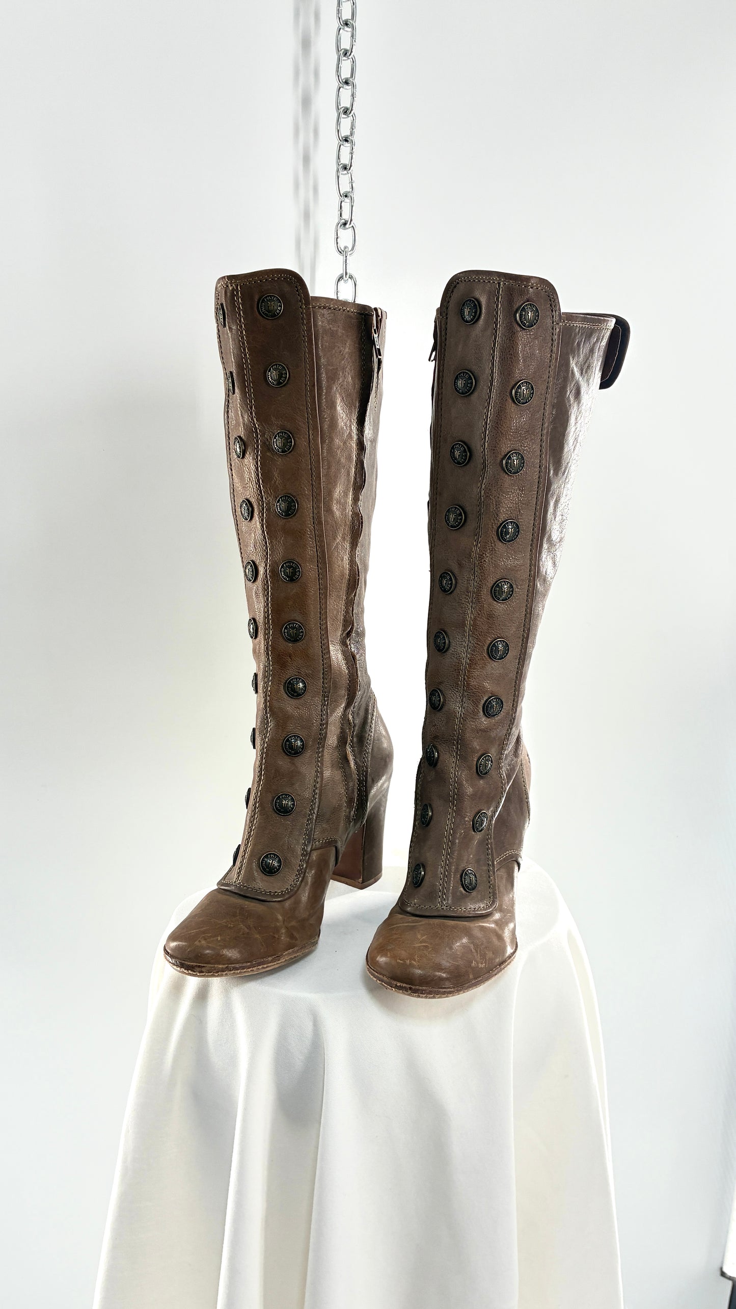 Vintage Limited Edition FRYE Adrienne Taupe Leather Rounded Toe Boots with Button Details (8.5)