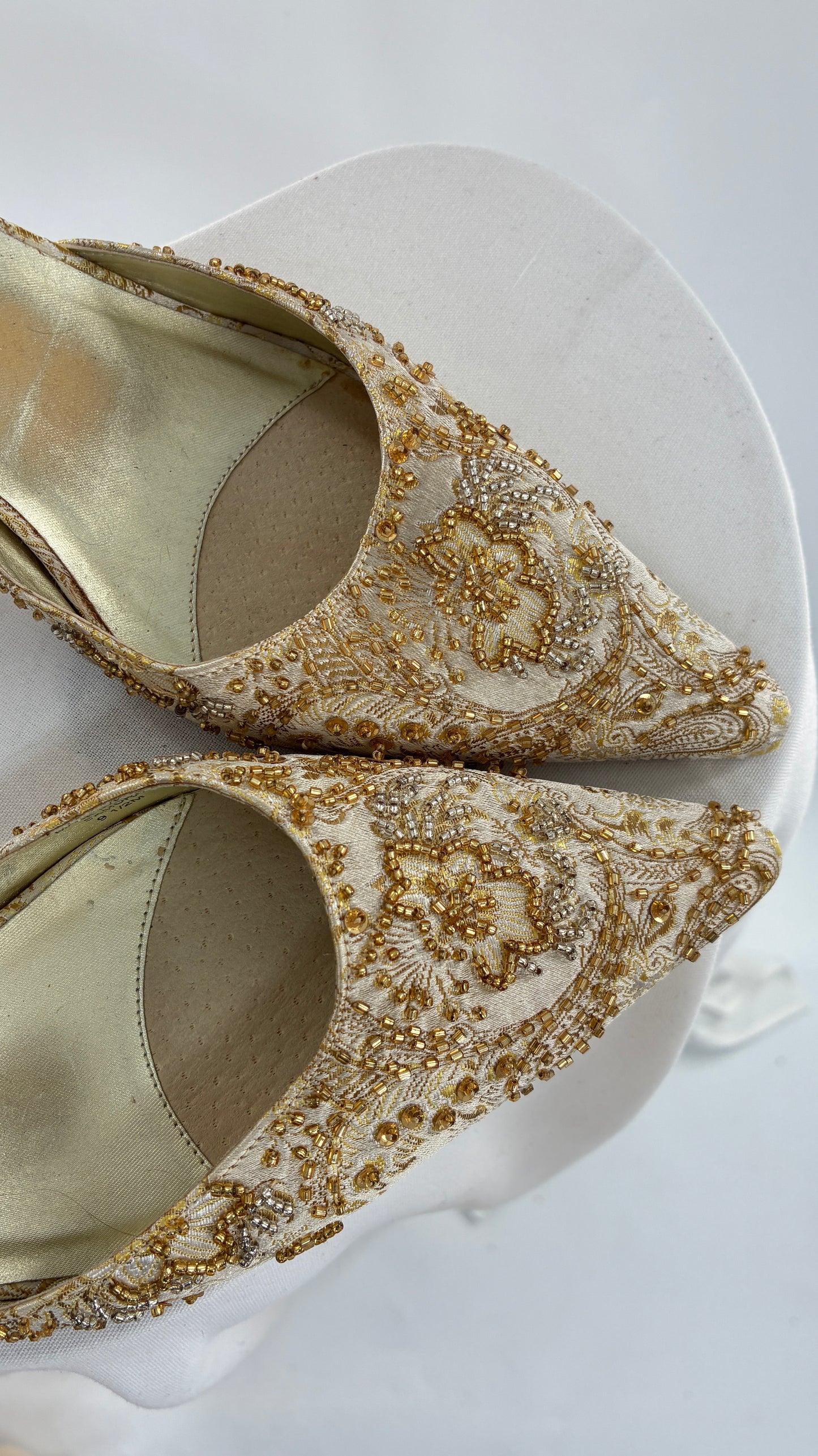 Vintage Karen Scott Samora Brocade Ivory and Gold Beaded Pointed Toe Kitten Heel (9.5)
