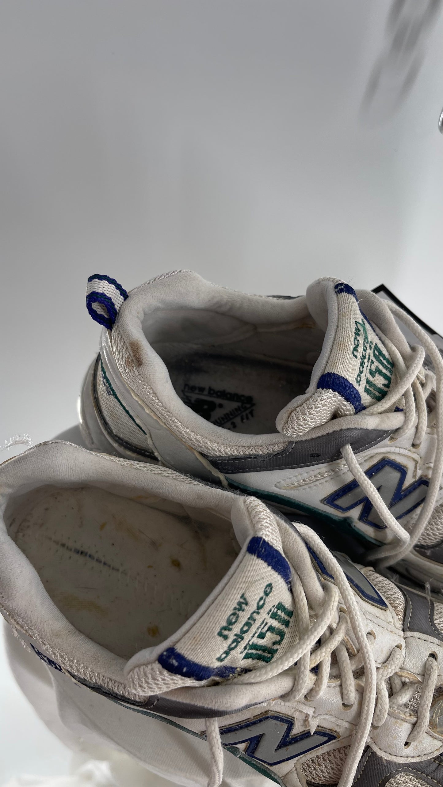 Vintage Rare New Balance Dirty/Distressed 1990s Dad Sneaker (7.5)