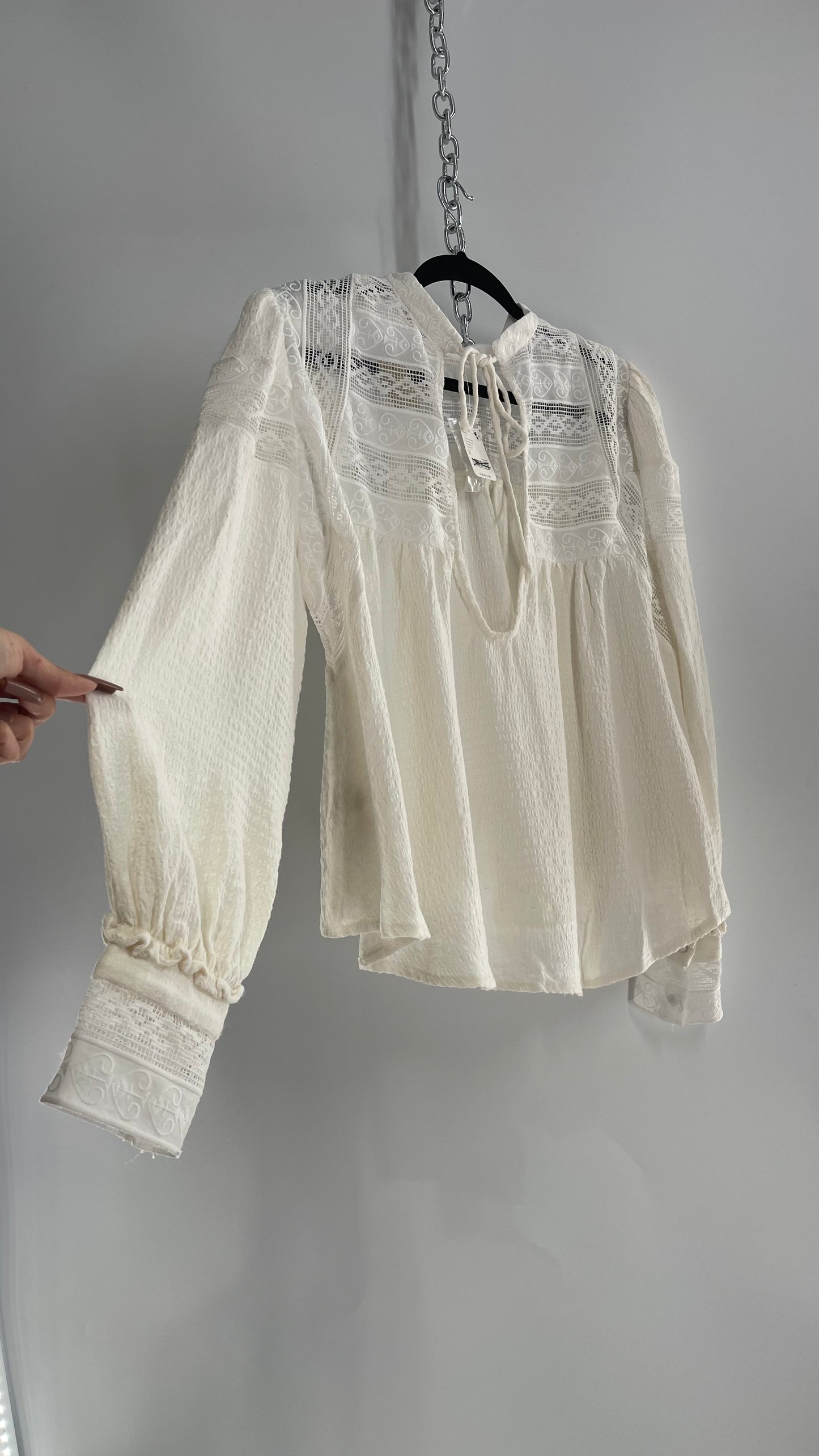 Free People Textured Off White Blouse with Lace Cuffs/Neckline and Tags Attached (Small)