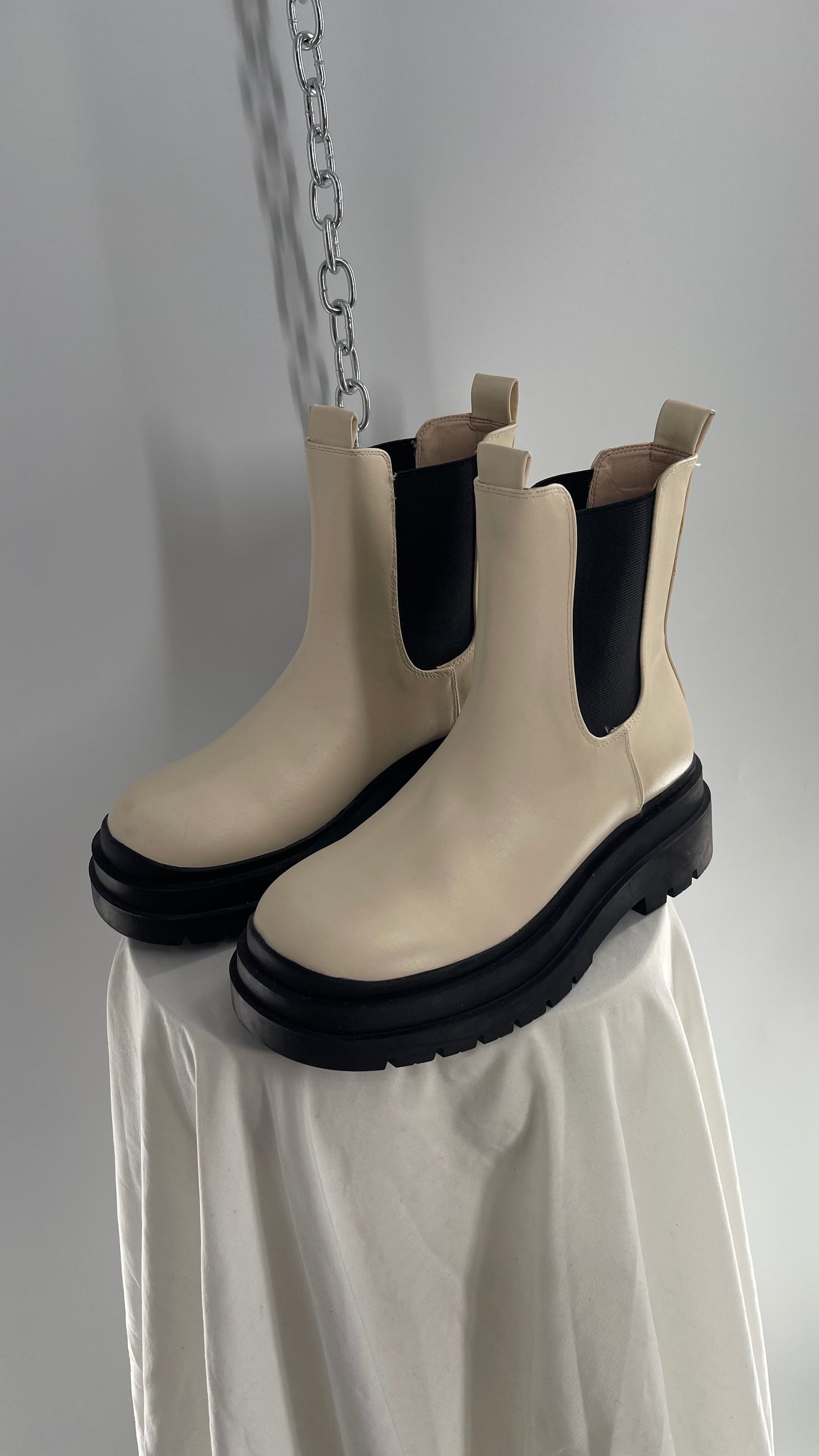 Urban Outfitters Off White Chelsea Boot (9)