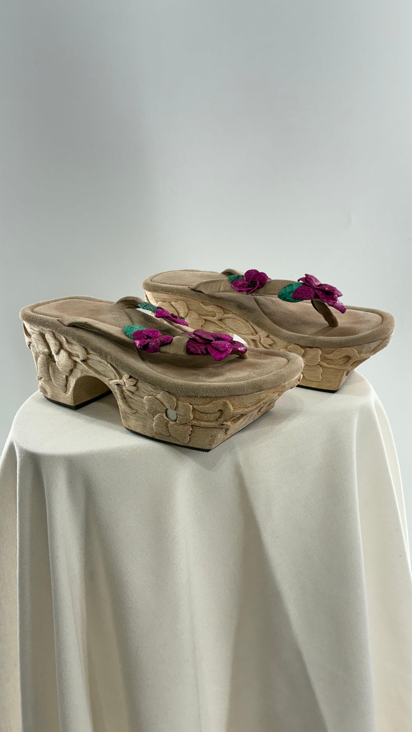 RARE Vintage VALERIA LACERDA Wooden Platform Sandal with Engraved Florals, Fuchsia Flowers and Mirror Details (7)