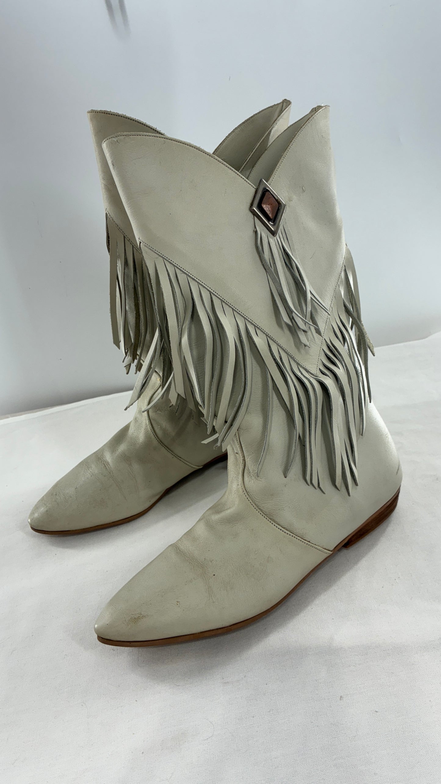 LJ SIMONE NEW YORK Off White, Slouchy Genuine Leather Fringed Boots (6.5)