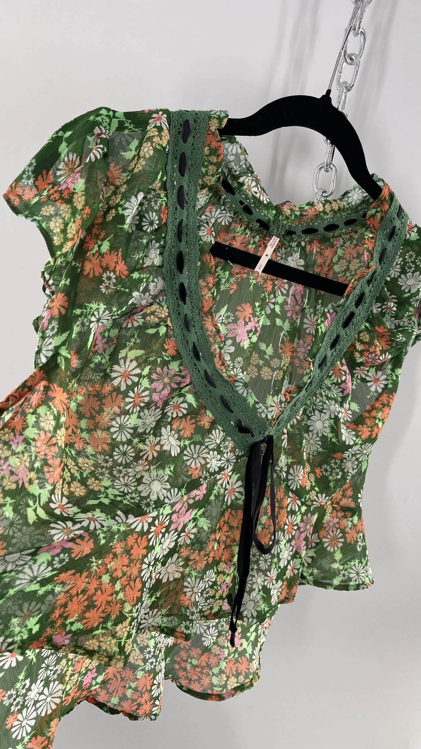 Free People Green Floral Blouse with Green Lace Neckline and Black Velvet Ribbon (Large)
