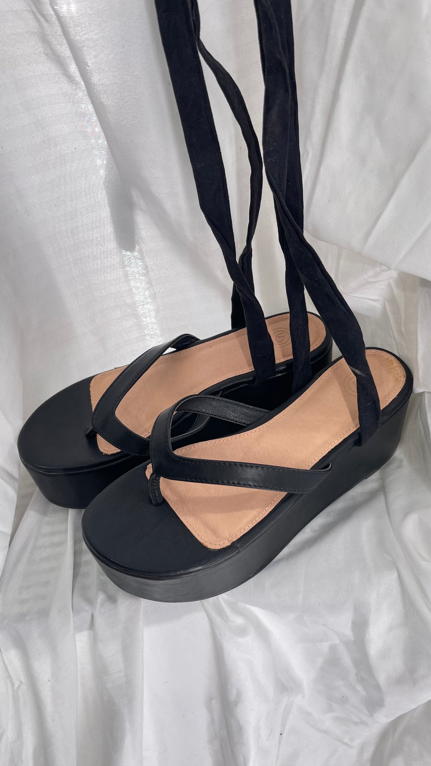 Urban Outfitters Black Platform Thong Sandal with Wrap Around Knee/Thigh High Straps (7)