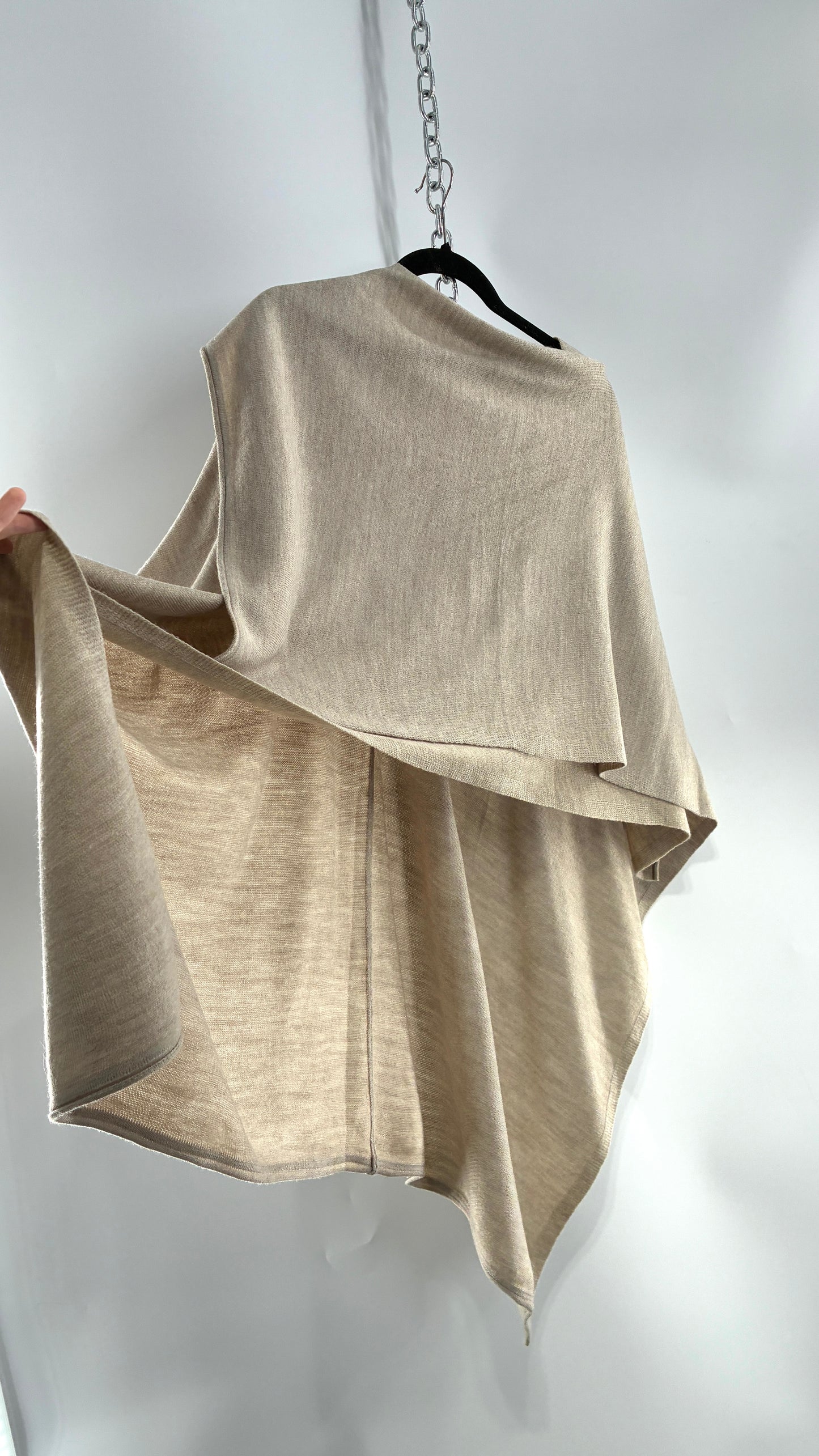 Simply NOELLE Beige Knit Cape with Tags Attached (One Size)