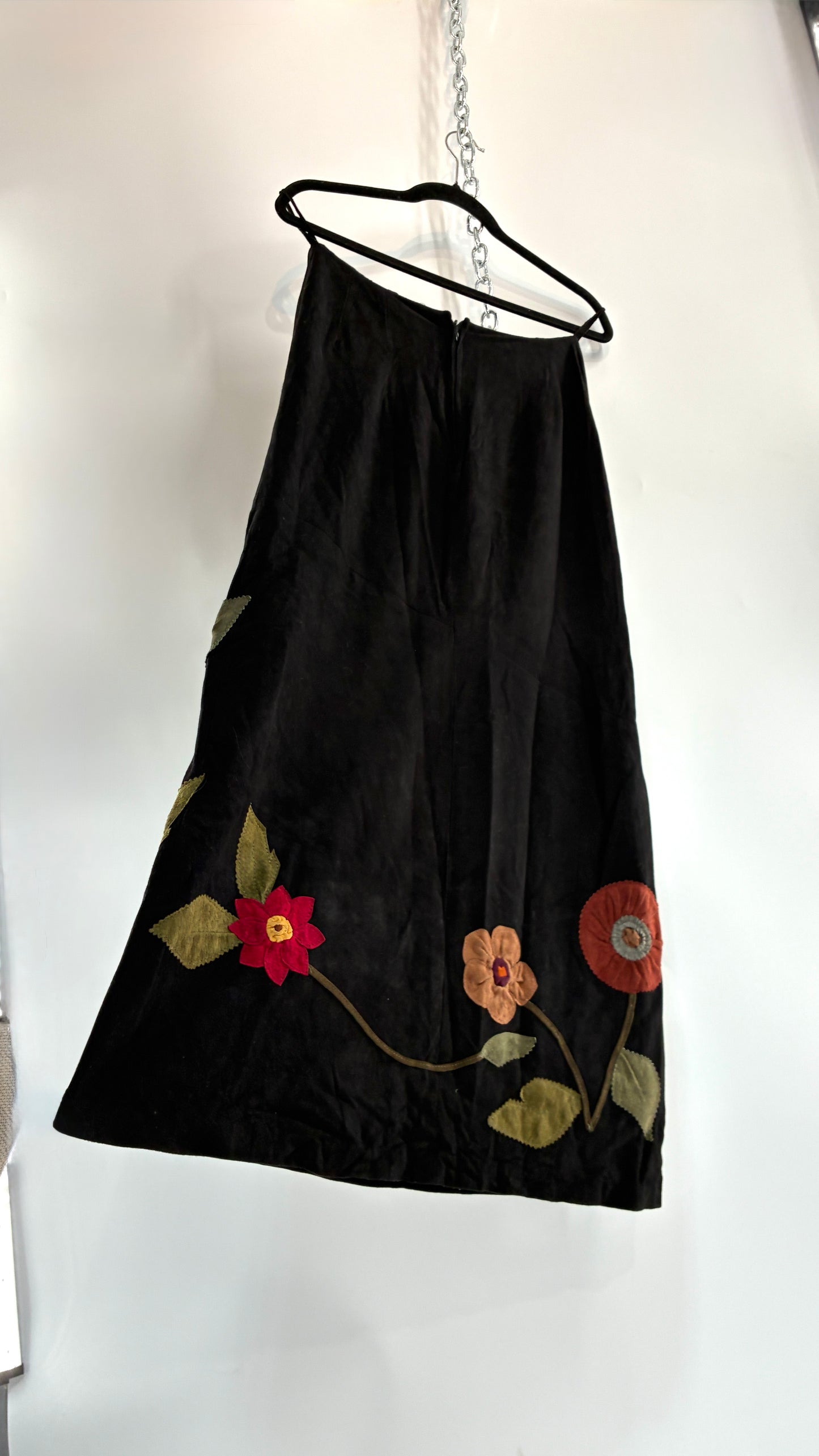 Vintage NEW YORK KAREN GRONER GROWN BEANS Black Leather Skirt with Appliqué Flowers (Small)