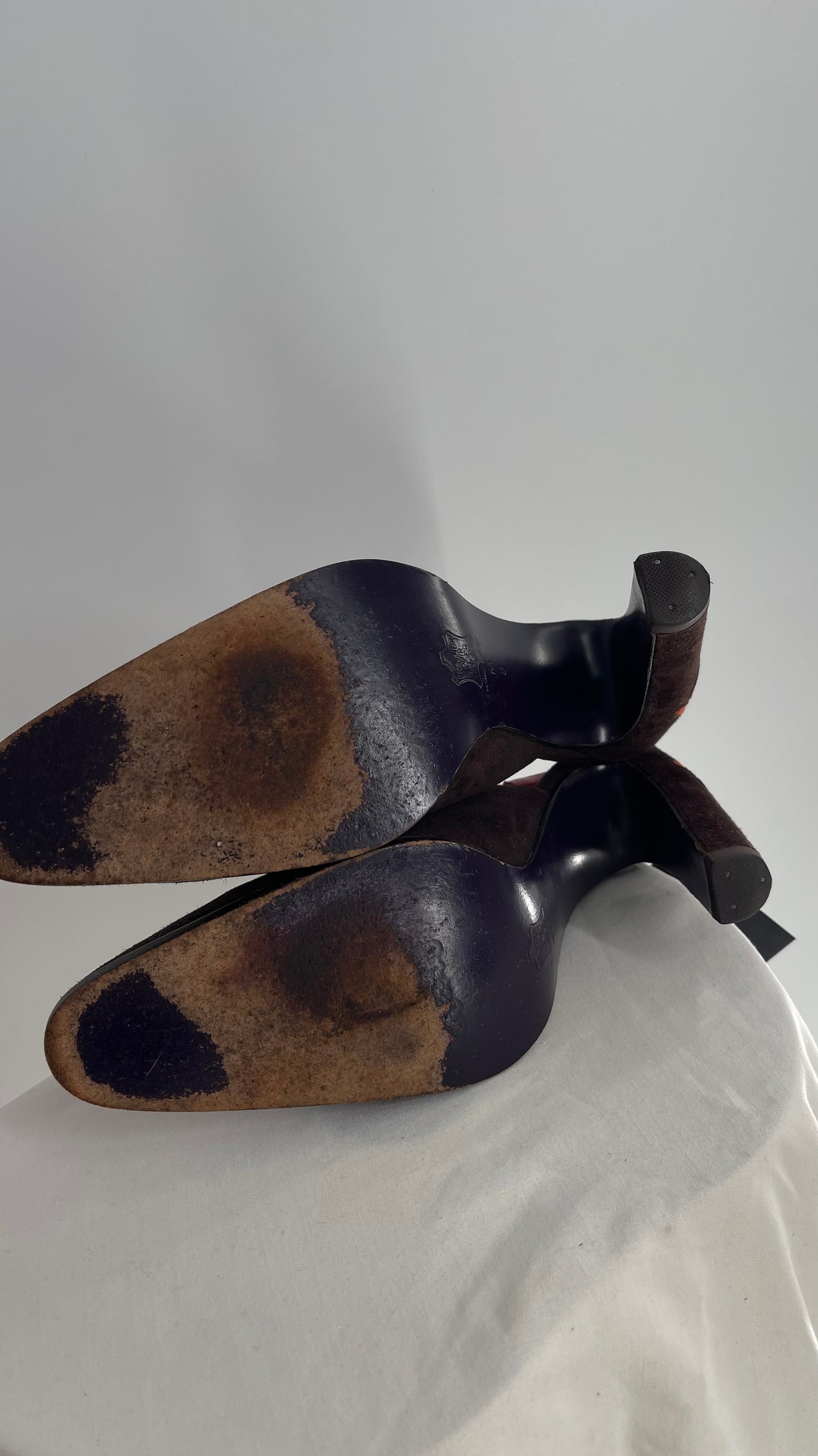 Vintage 1980s FENDI Brown Suede Leather Heel with Abstract Orange/Red Circles and Curved Heel (8)