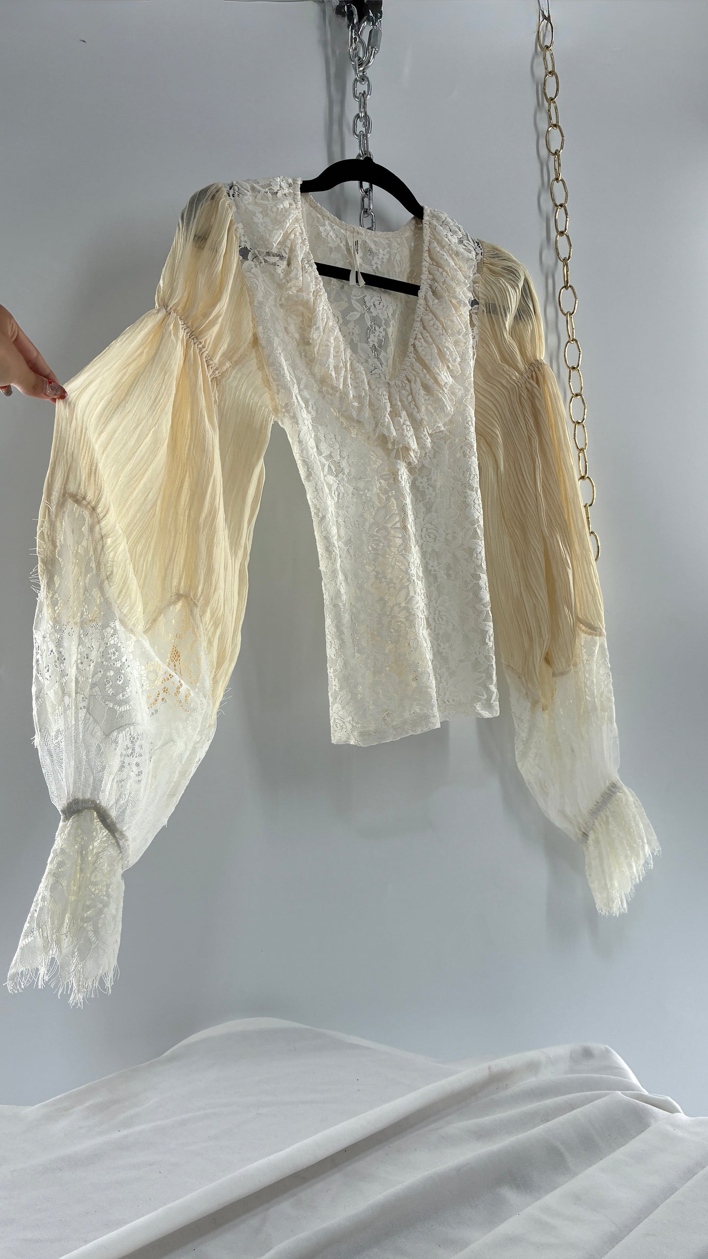 ANTHROPOLOGIE Lace Bubble Sleeve Crepe Blouse (Medium)