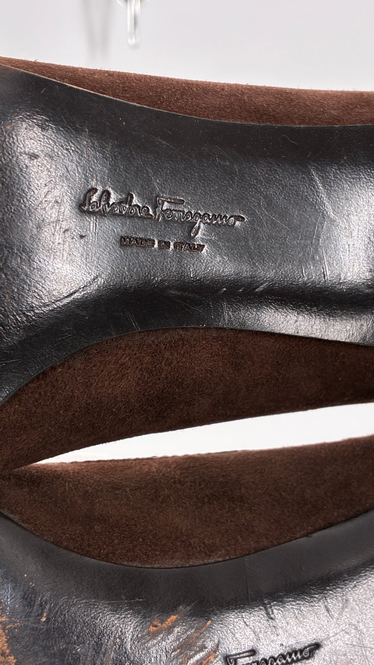 Vintage SALVATORE FERRAGAMO Brown Suede Leather Kitten Heel (10.5)