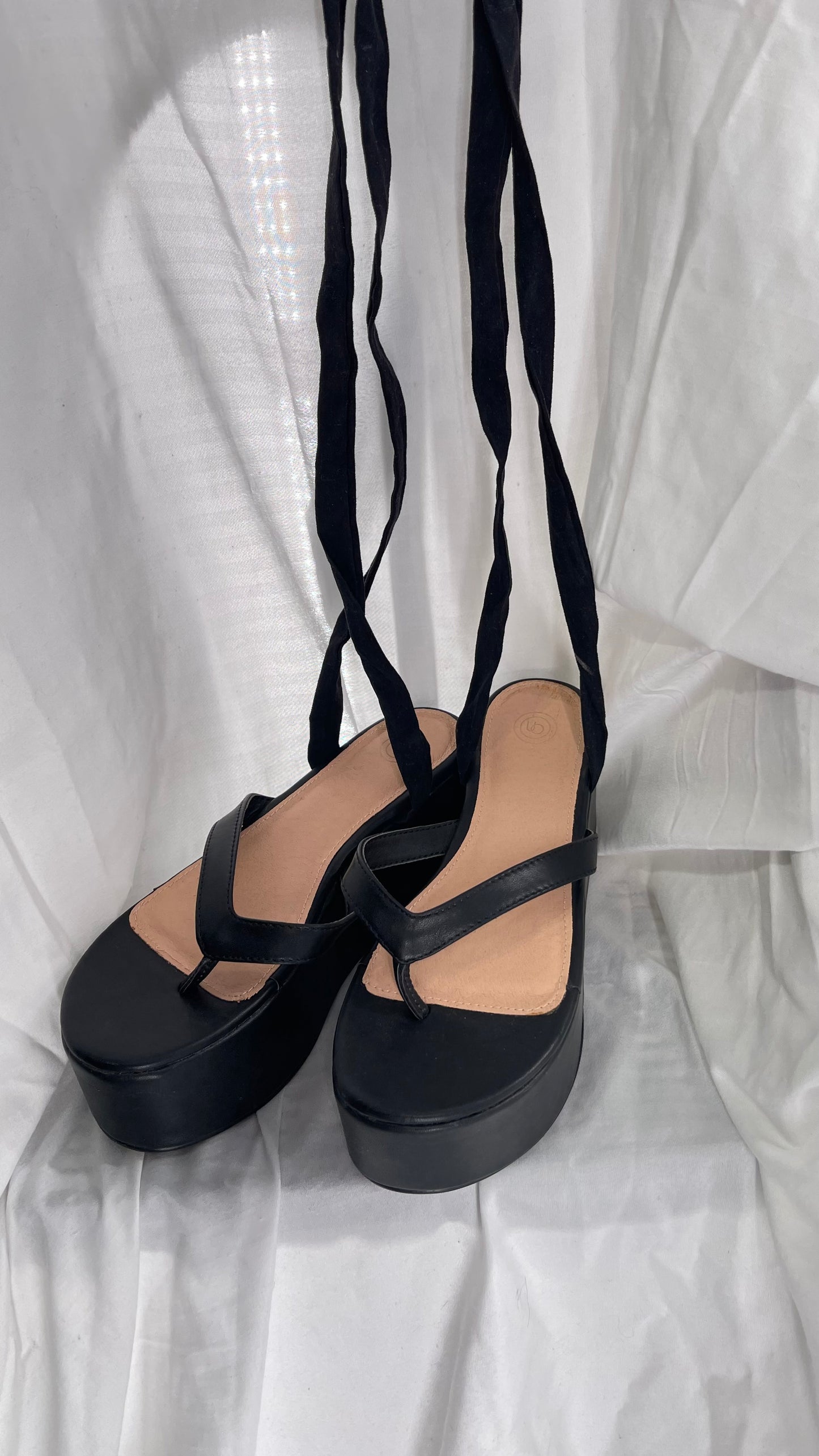 Urban Outfitters Black Platform Thong Sandal with Wrap Around Knee/Thigh High Straps (7)