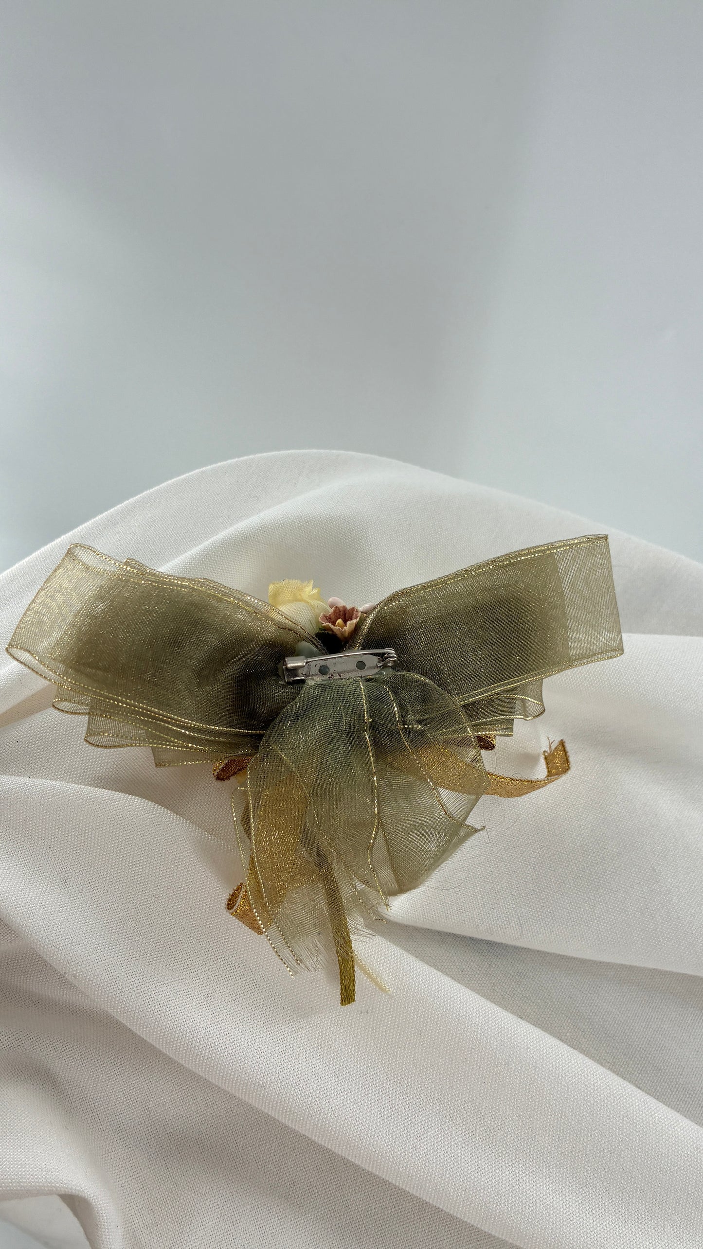 Vintage 1950s Ribbon Lace Floral Brooch  Pin
