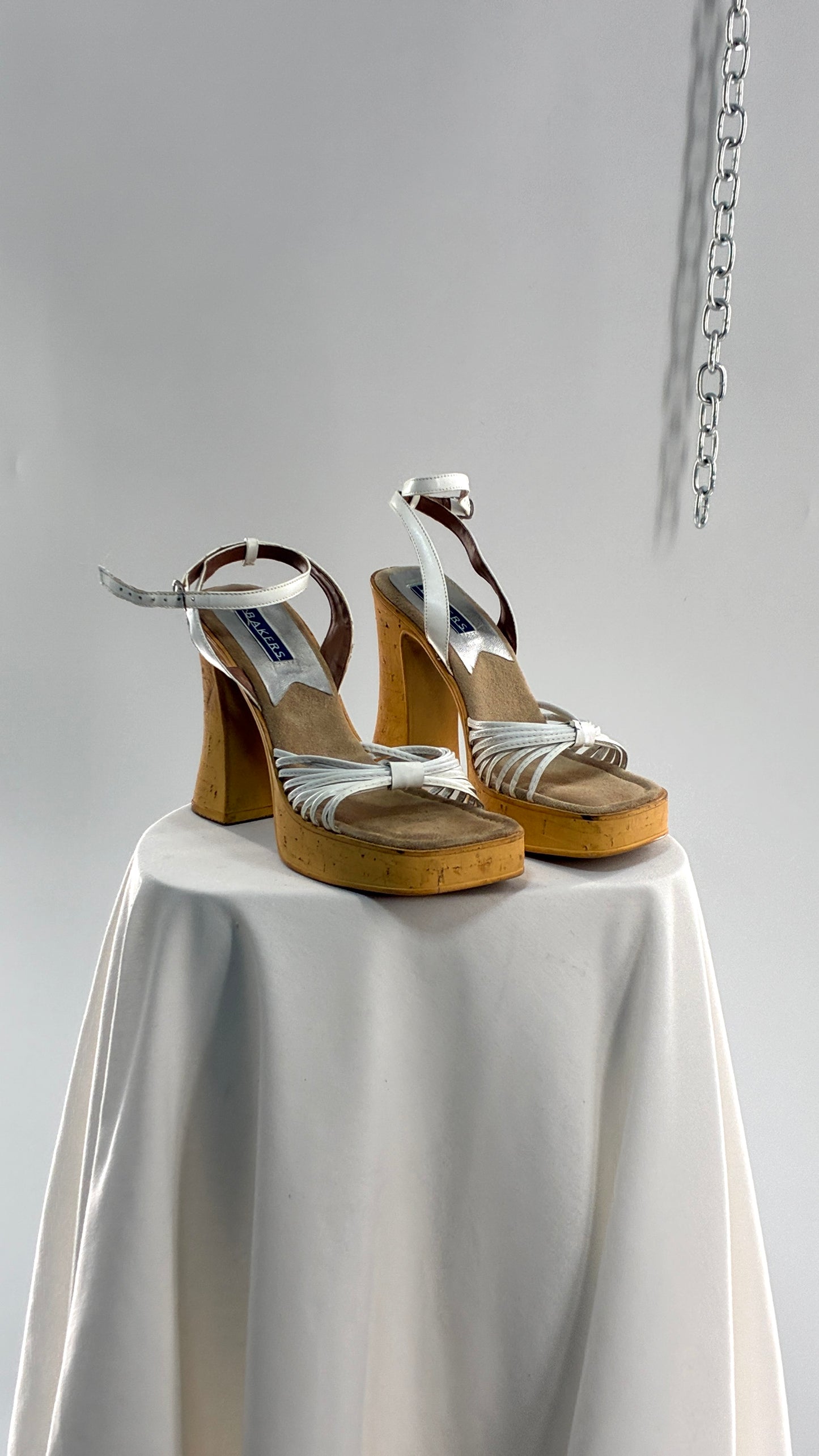 Vintage 1990s Baker Square Toe Block Heel White Platform Sandal Heel (8)