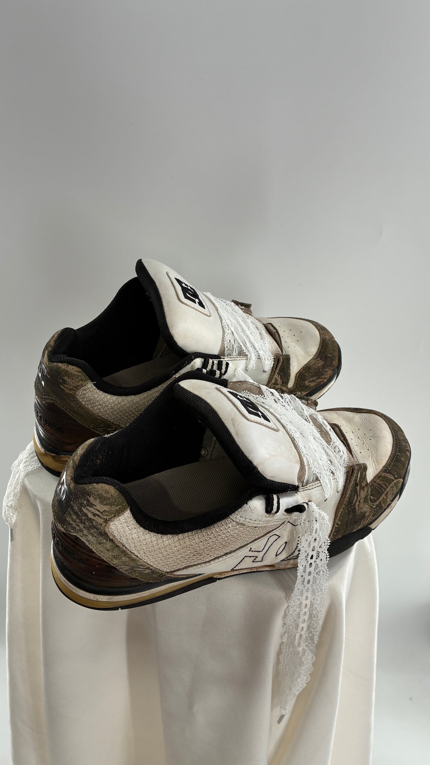 Vintage DC Distressed Camo Men’s Sneakers with Lace Trim Laces (12)