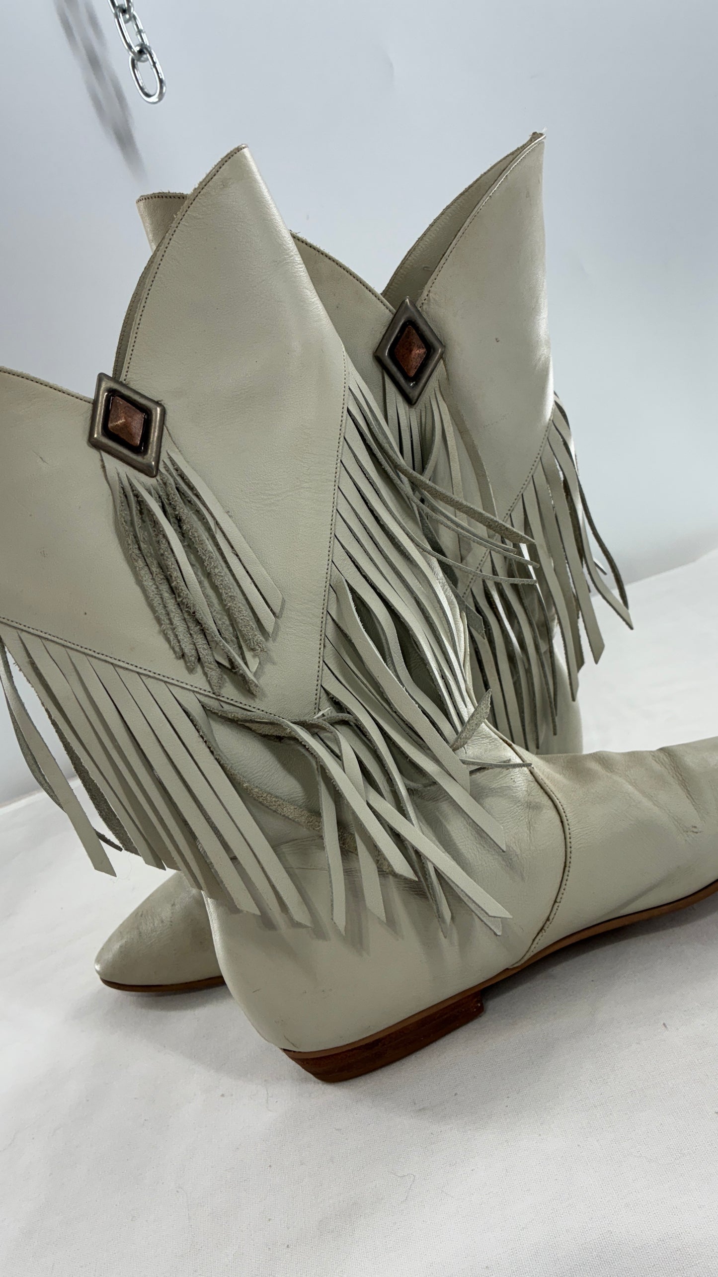 LJ SIMONE NEW YORK Off White, Slouchy Genuine Leather Fringed Boots (6.5)