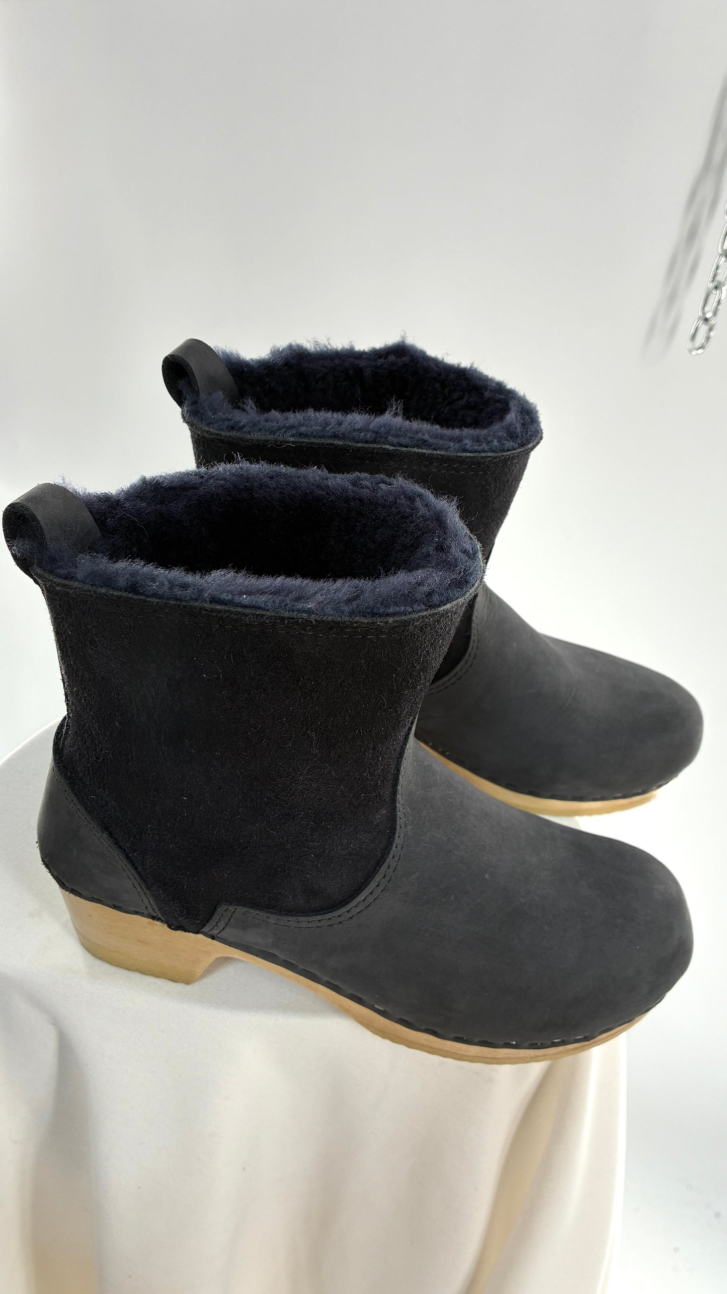 Vintage SVEN Black Leather Clog Boot with Sherpa Lining (40)