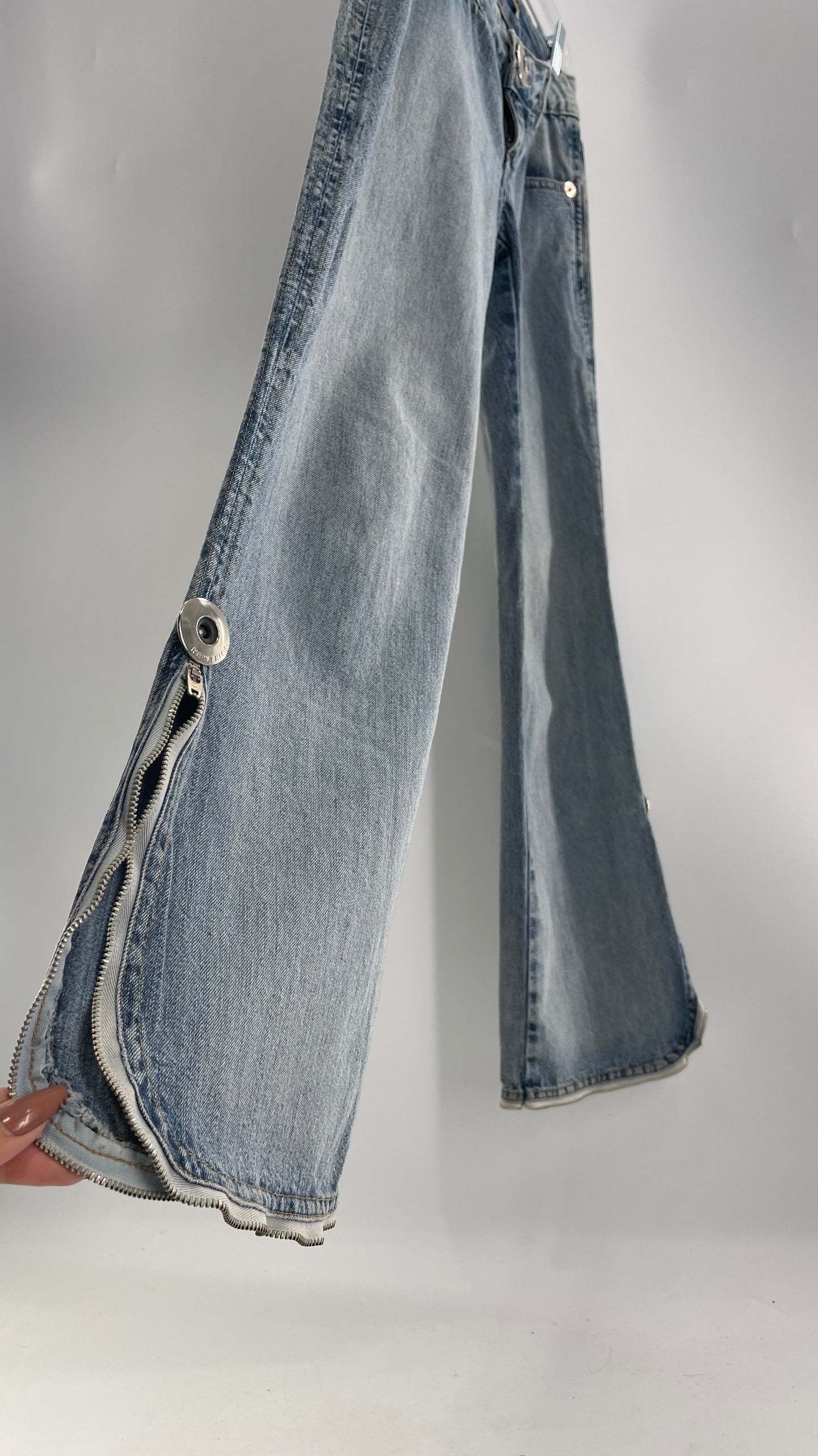 Vintage New Trips Light Wash Kick Flare Jeans with Zipper Hem Detail, V Waistline and Oversized Metal Buttons (40)