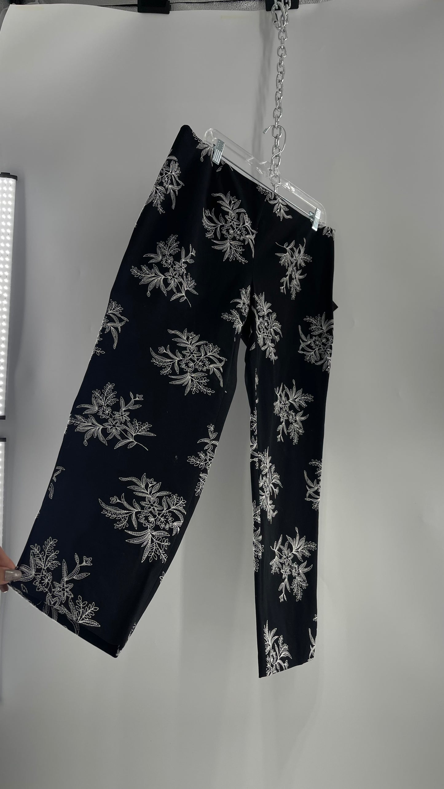 Vintage WOMYN Black 1990s Capris with White Contrast Embroidery (12)