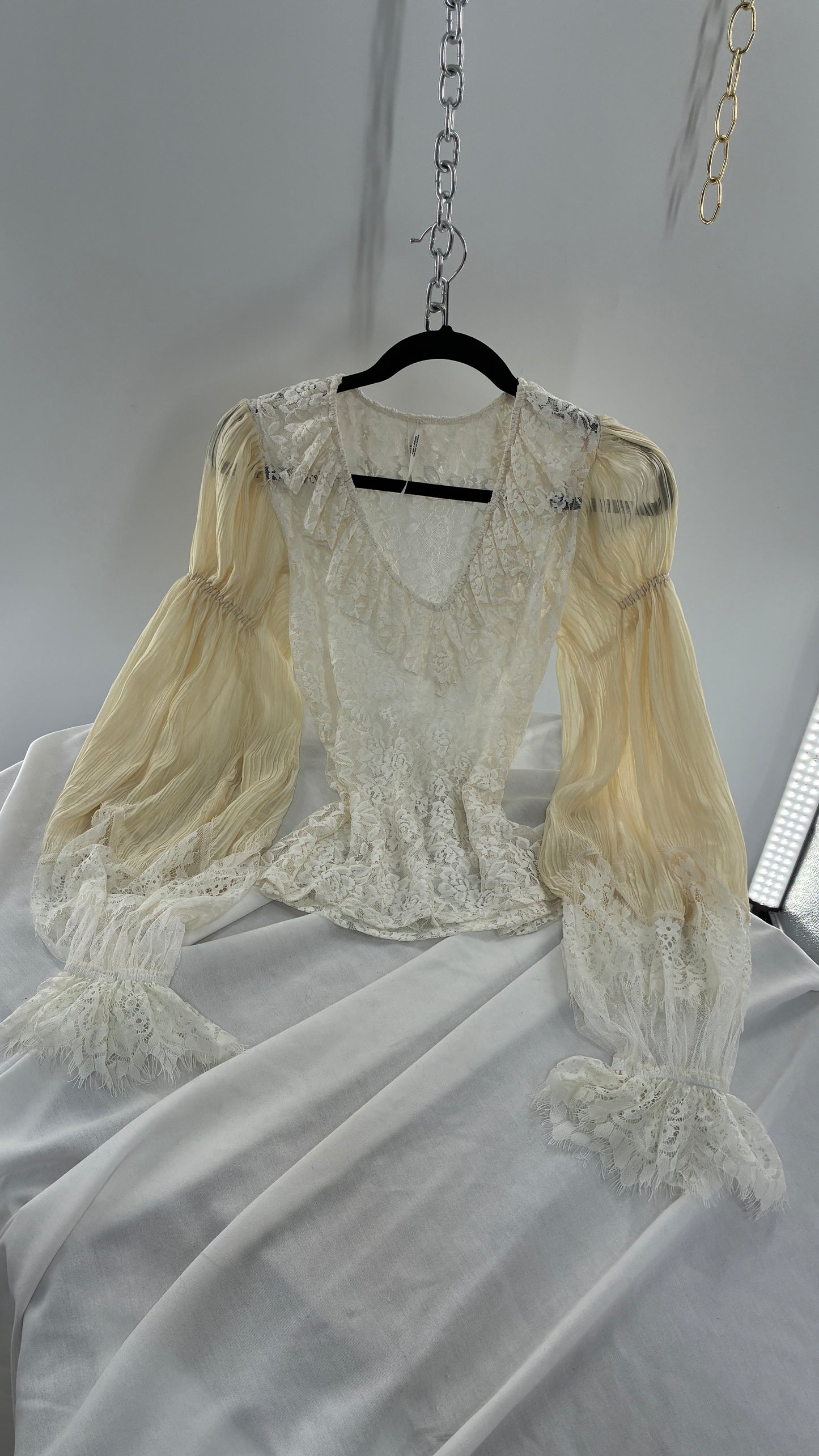 ANTHROPOLOGIE Lace Bubble Sleeve Crepe Blouse (Medium)