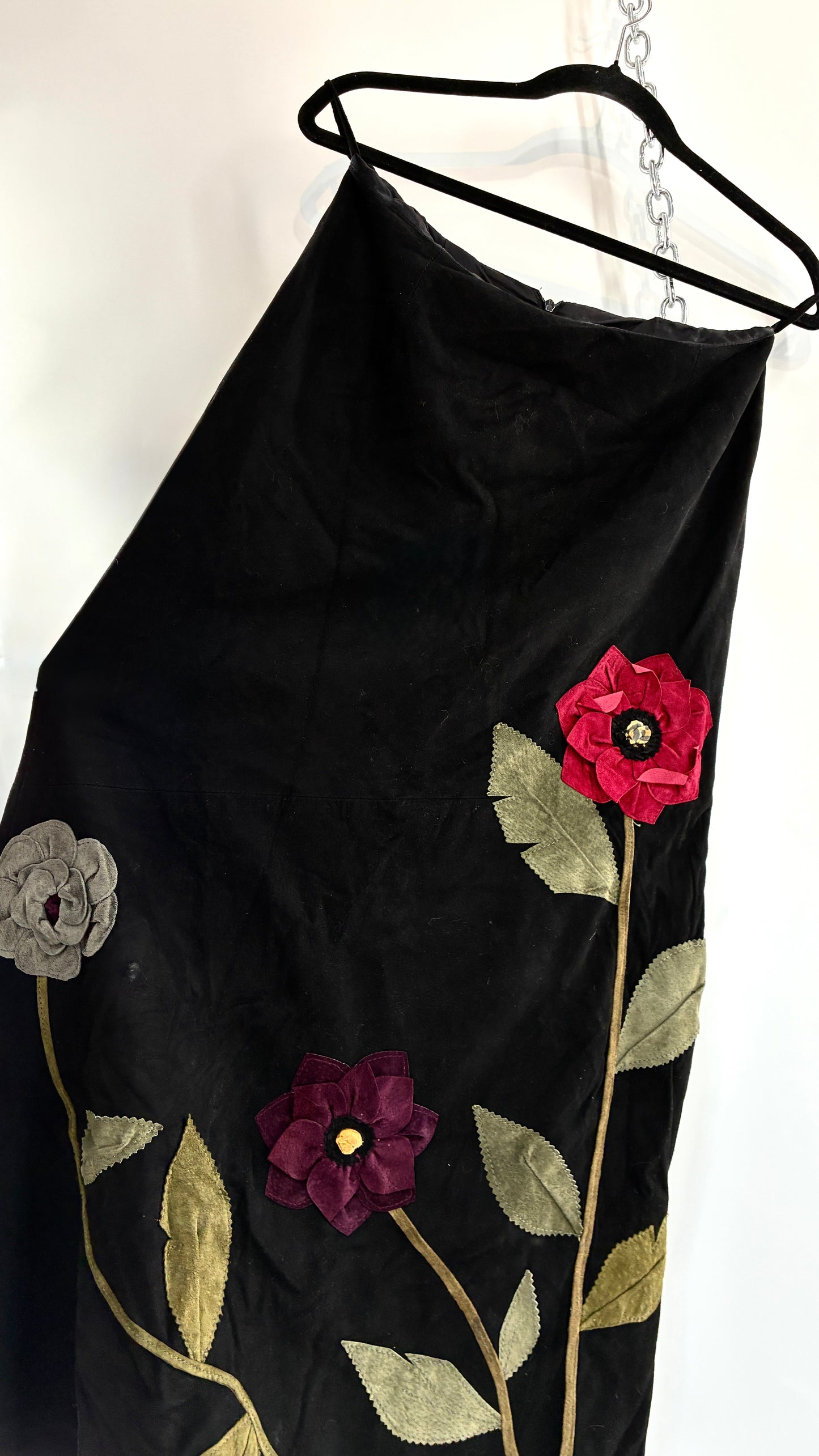 Vintage NEW YORK KAREN GRONER GROWN BEANS Black Leather Skirt with Appliqué Flowers (Small)