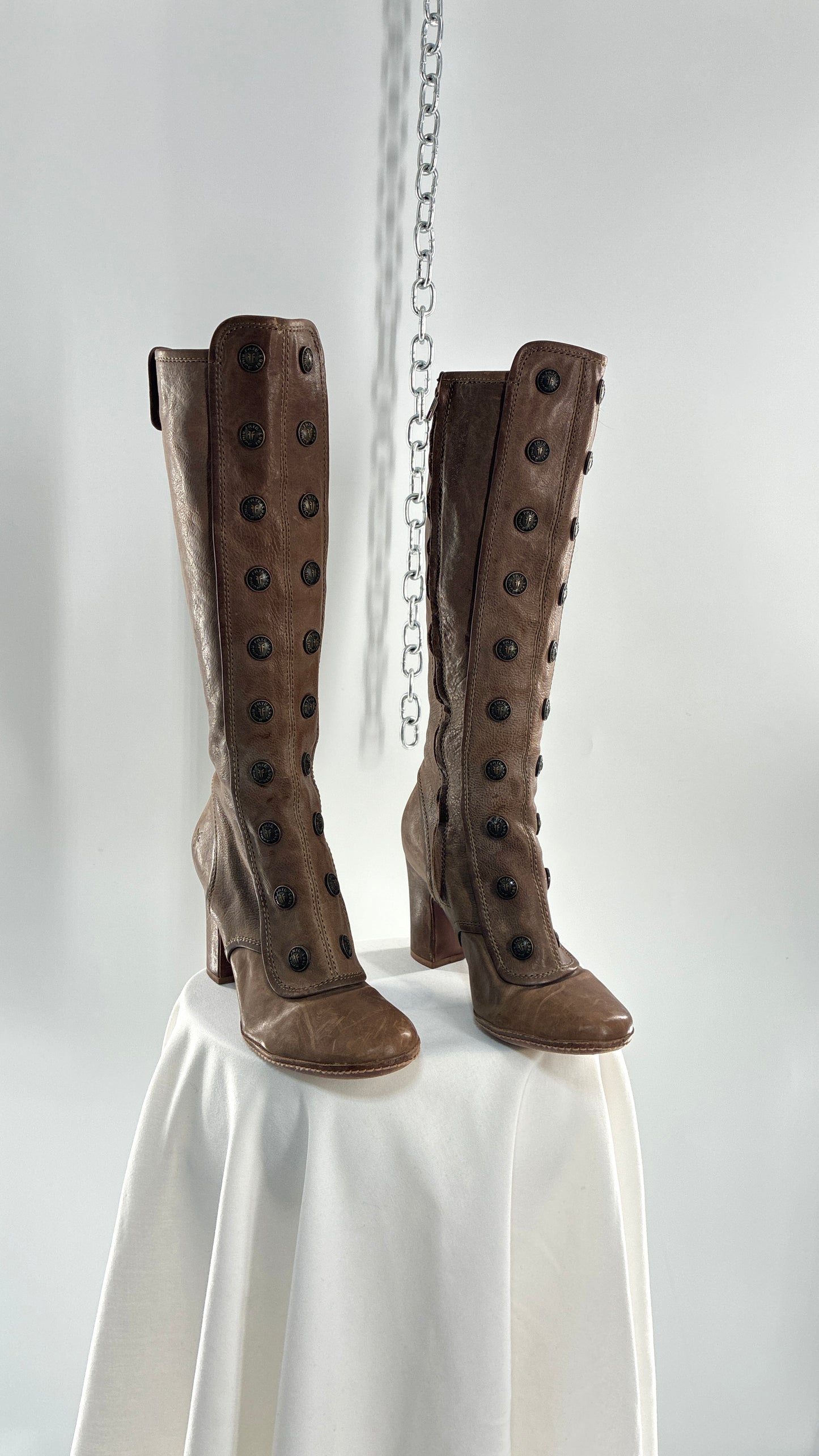Vintage Limited Edition FRYE Adrienne Taupe Leather Rounded Toe Boots with Button Details (8.5)