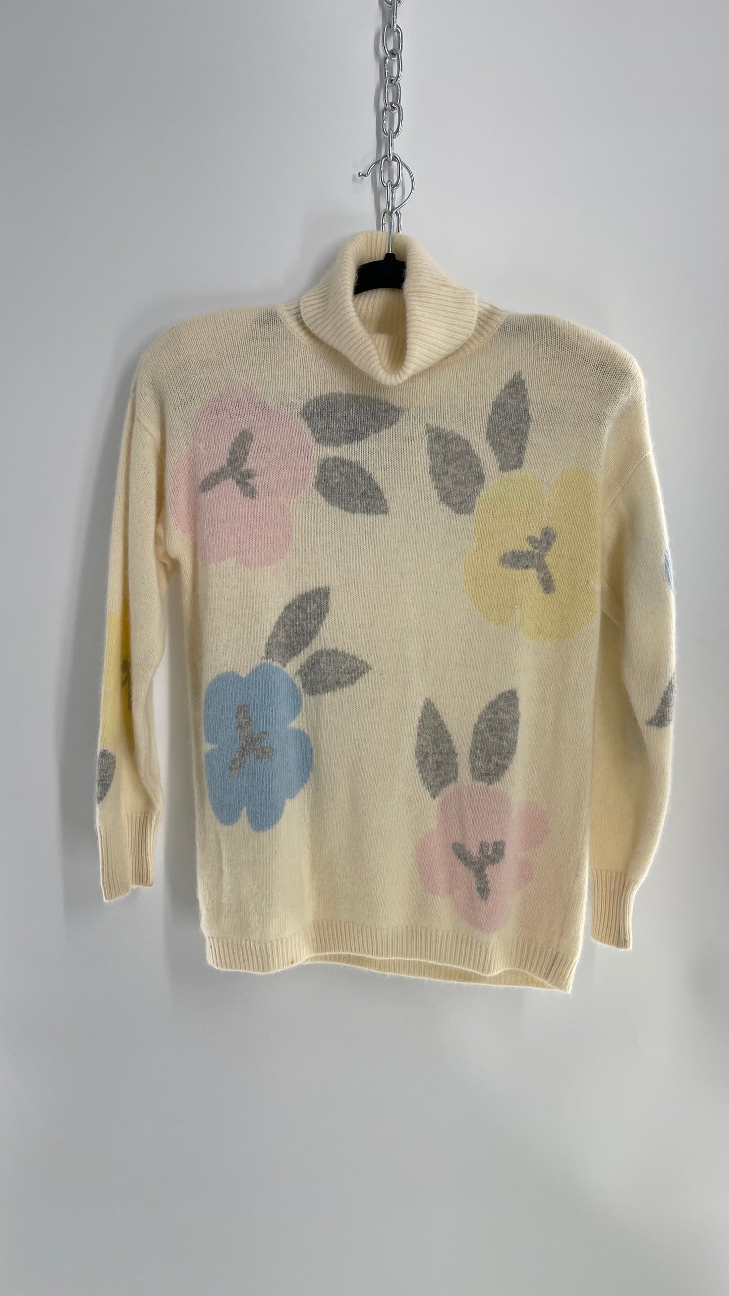 Vintage Liz Claiborne Off White Floral Turtle Neck 60% Lambs Wool and 20% Angora Rabbit Hair (Small)