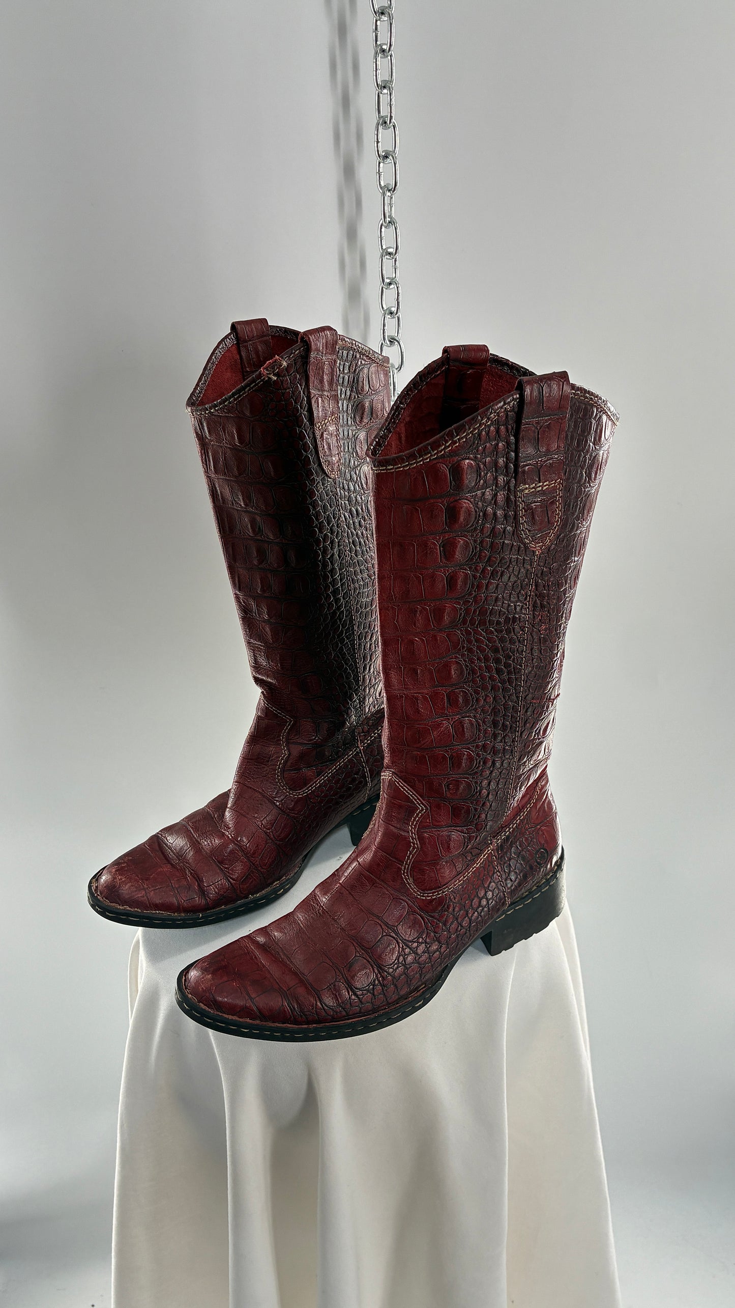 Vintage BORN Red Genuine Leather Crocodile Embossed Pointed Toe Boots (8.5)