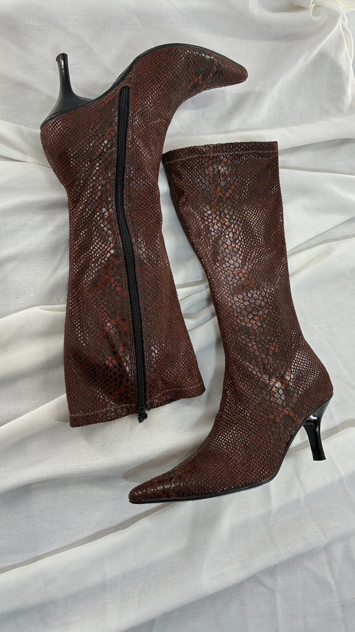 Vintage 1990s HIGHLIGHTS Snake Patterned Glossy, Pointed Toe, Heeled Boots (9)