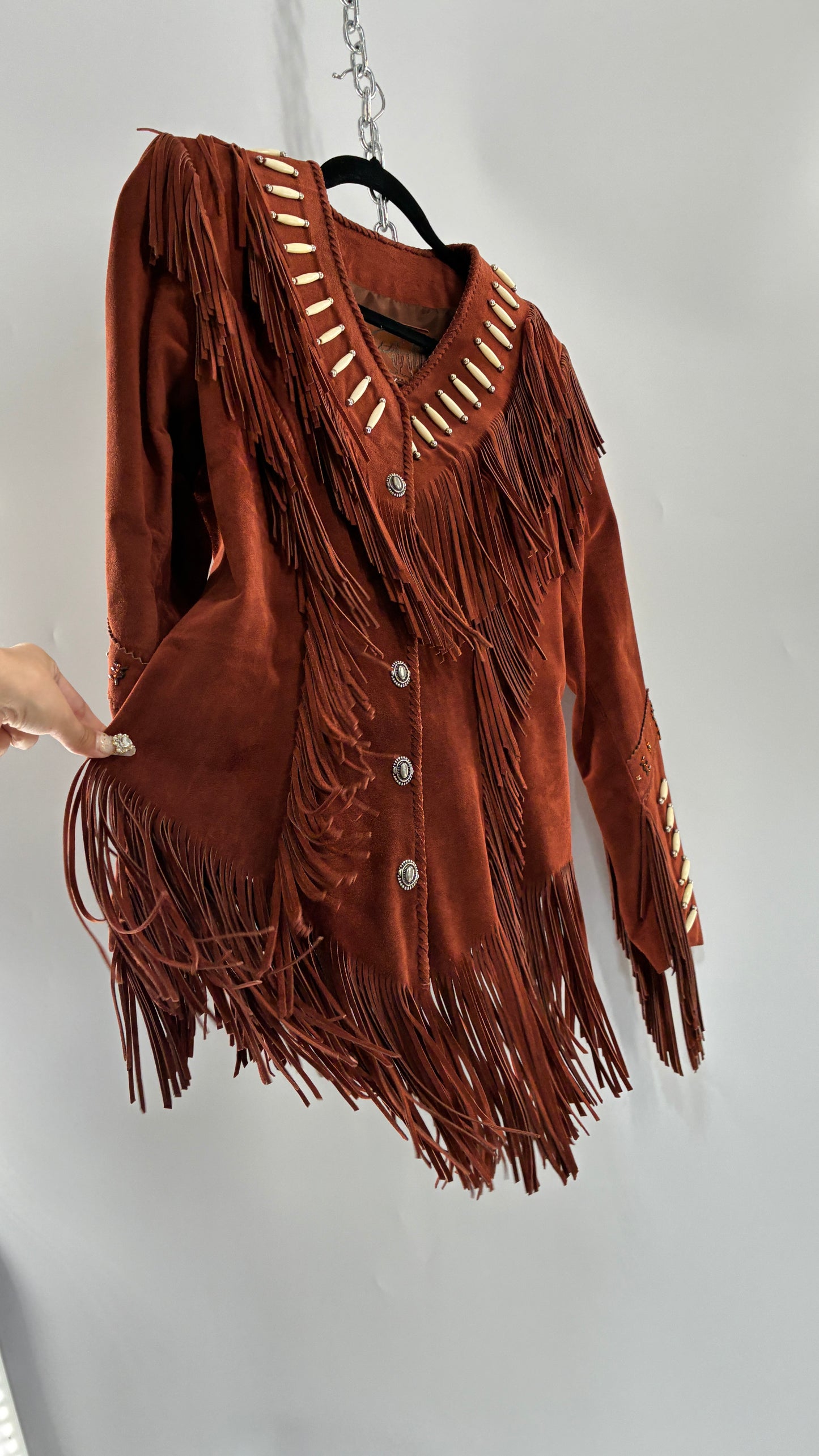 Vintage 1970s Suede Made in Old Senora Mexico Rust Thick Heavy Duty Suede Leather Jacket with Pointed Hemline, Beaded Details and Fringe Design (8)