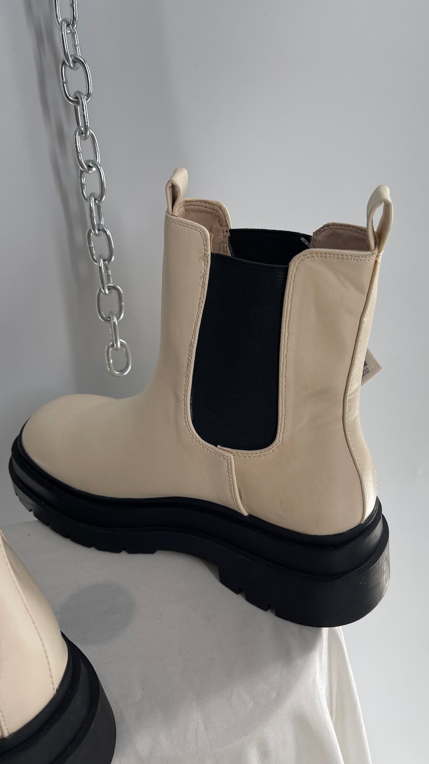 Urban Outfitters Off White Chelsea Boot (9)