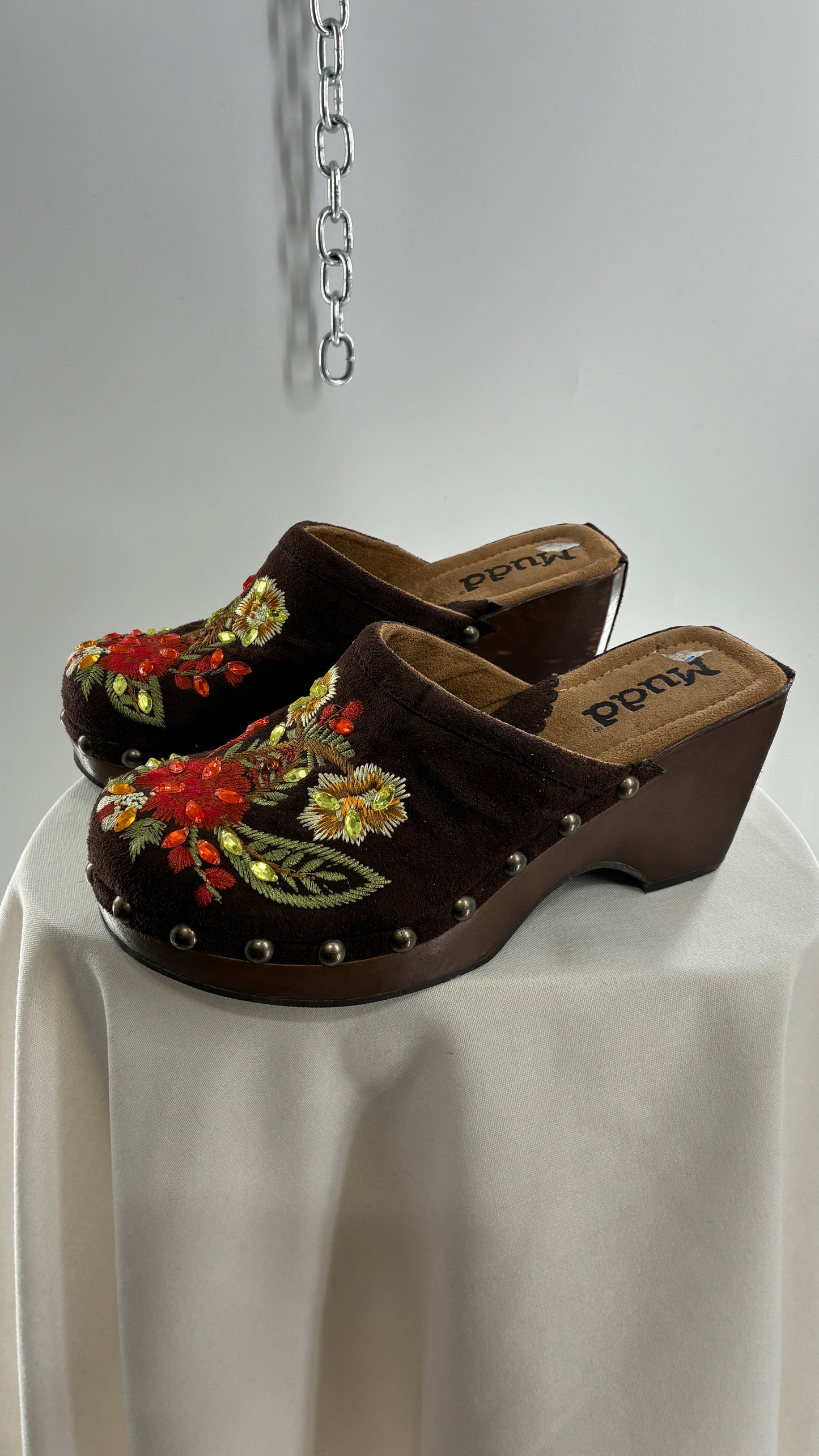 Vintage MUDD Brown Clog with Side Studding and Embroidered Details (6.5)