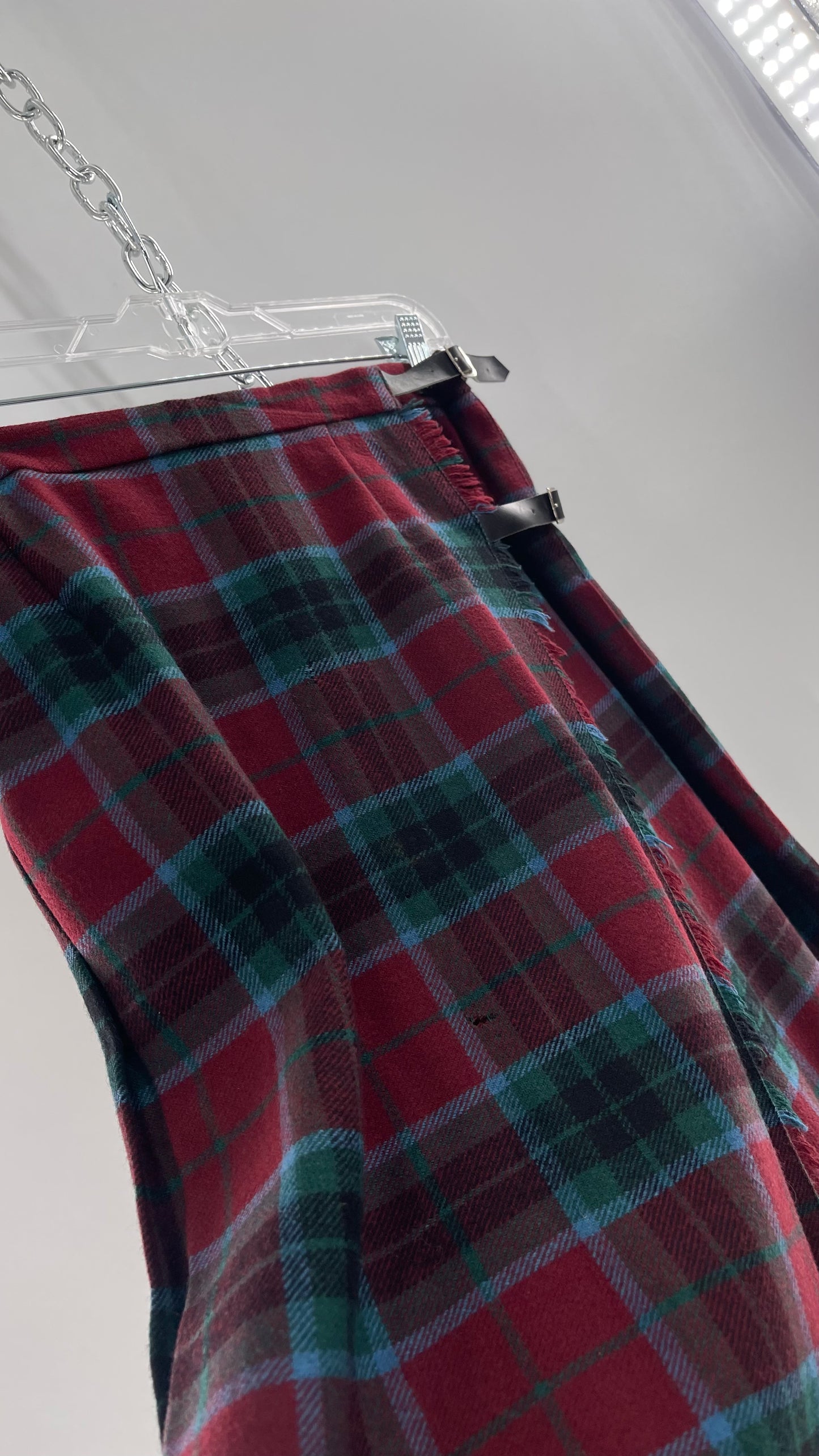 Vintage Clan Crest Pure New Wool Tartan Plaid Skirt with Oversized Pin Made in Scotland (36)