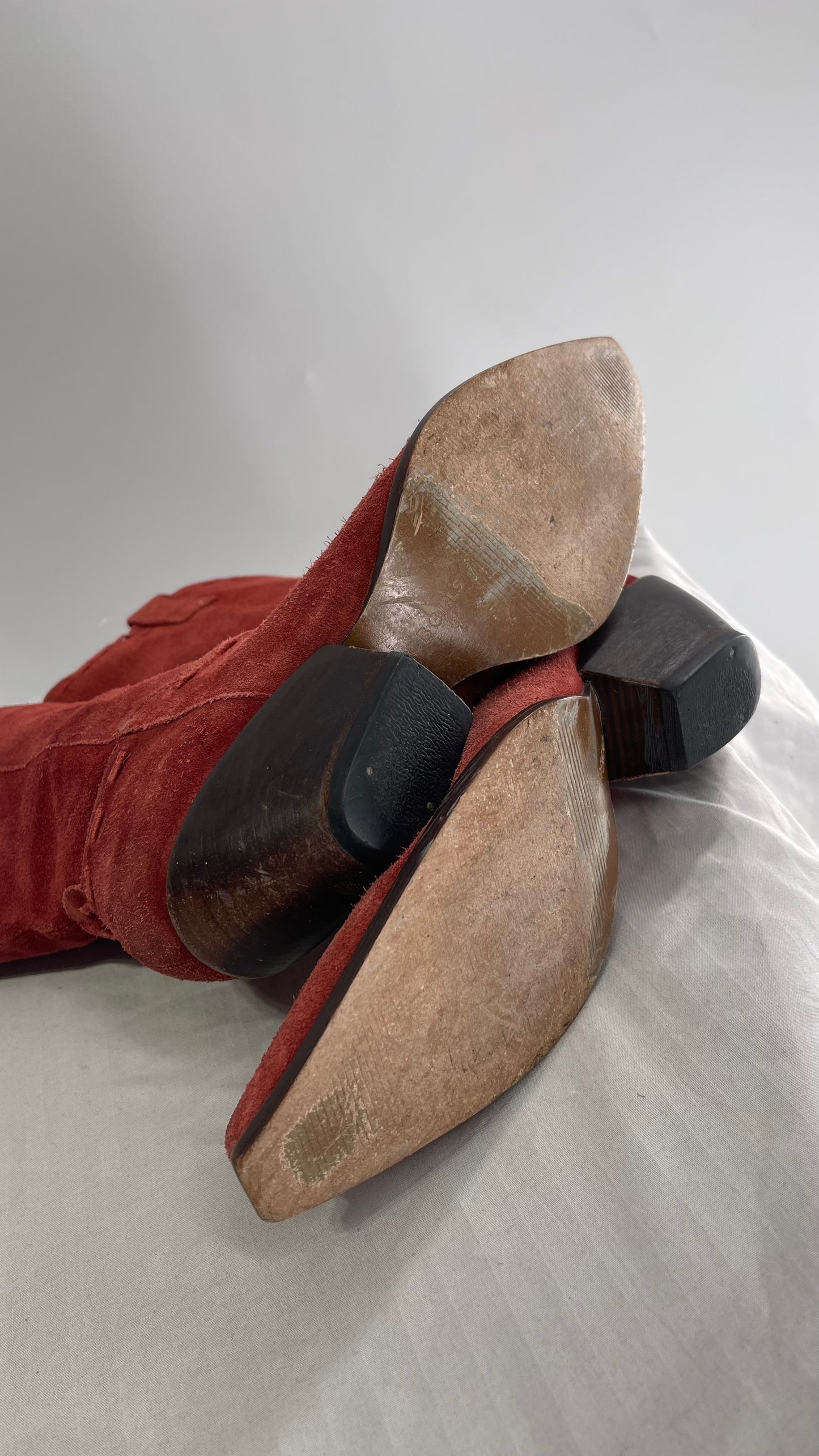Vintage BCBG Red/Burnt Orange Pointed Toe Cowboy Boots (7)