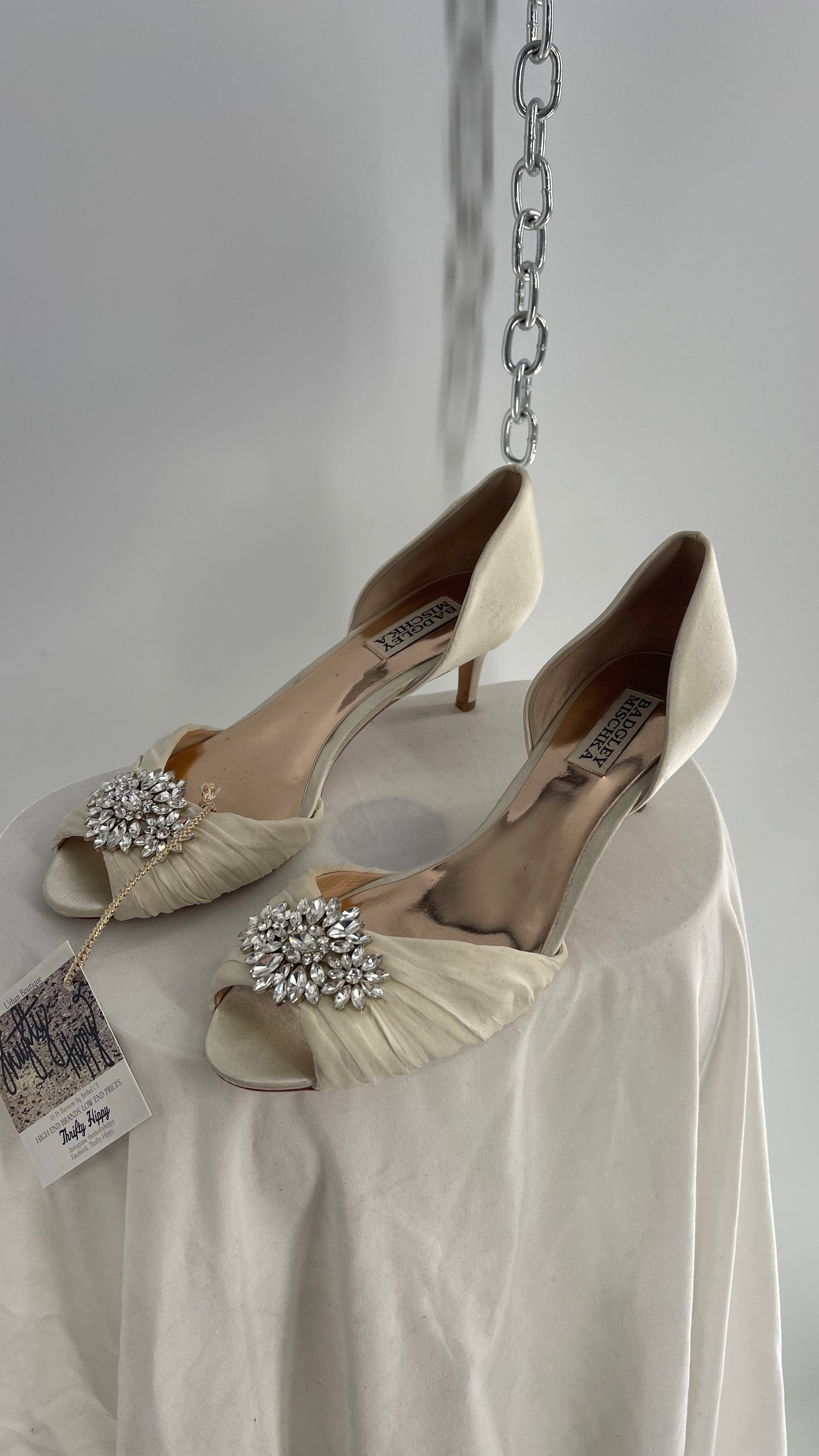 Badgley Mischka Ivory Satin Peep Toe Kitten Heel with Crystal Broche (8)