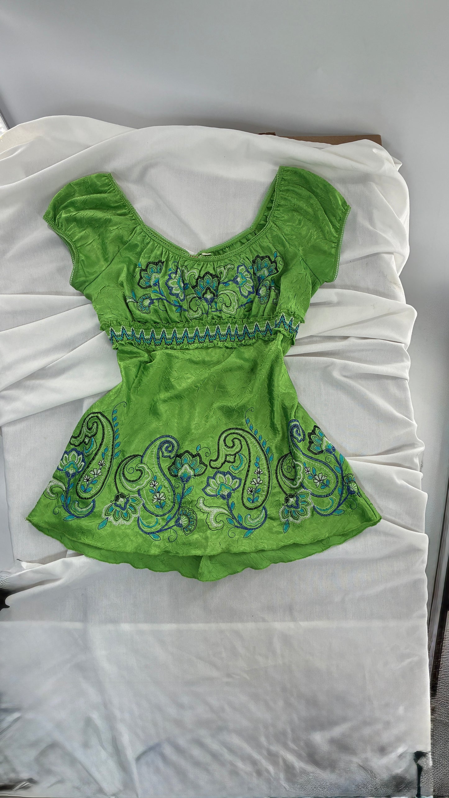 Vintage HEART SOUL Green Fully Embroidered Tie Back Puff Sleeve Top (Large)