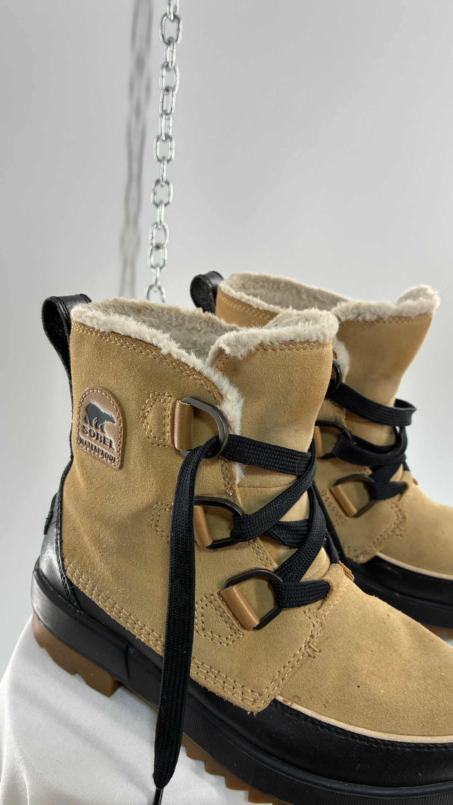 SOREL Tivoli Boots Tan with Thick Black Laces (7.5)