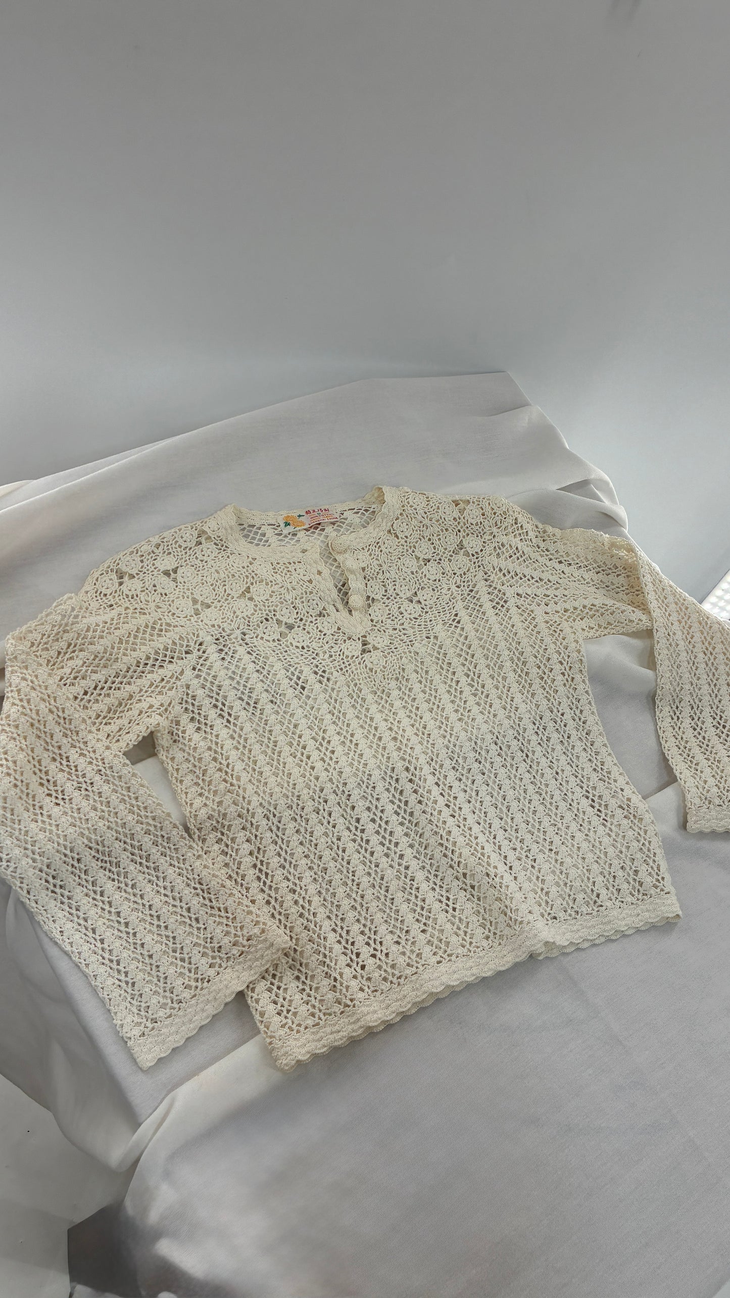 Vintage 1970s White Crochet Hand Made Quarter Sleeve Tunic Top Made in Shanghai (XS)