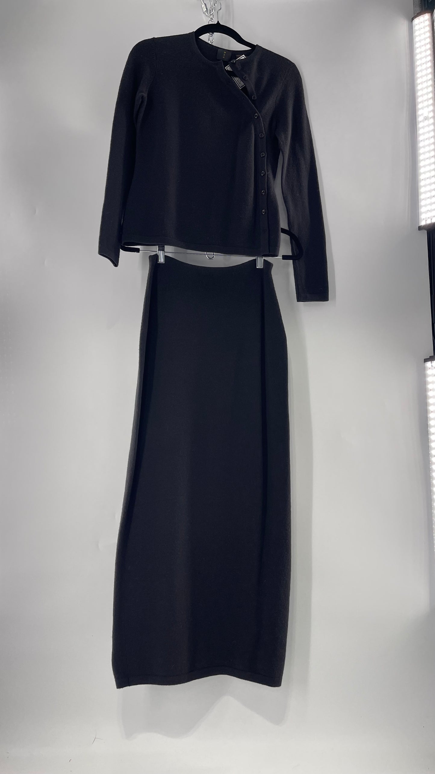 Vintage MAGASCHONI 80% Wool and 20% Spandex Black Button Front Long Sleeve and Midi Skirt (XS)