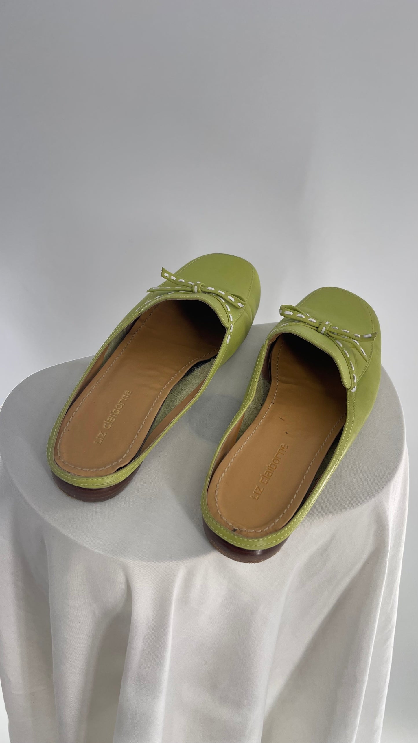 Vintage Liz Claiborne Green Leather Bow Front Slip Ons (8.5)