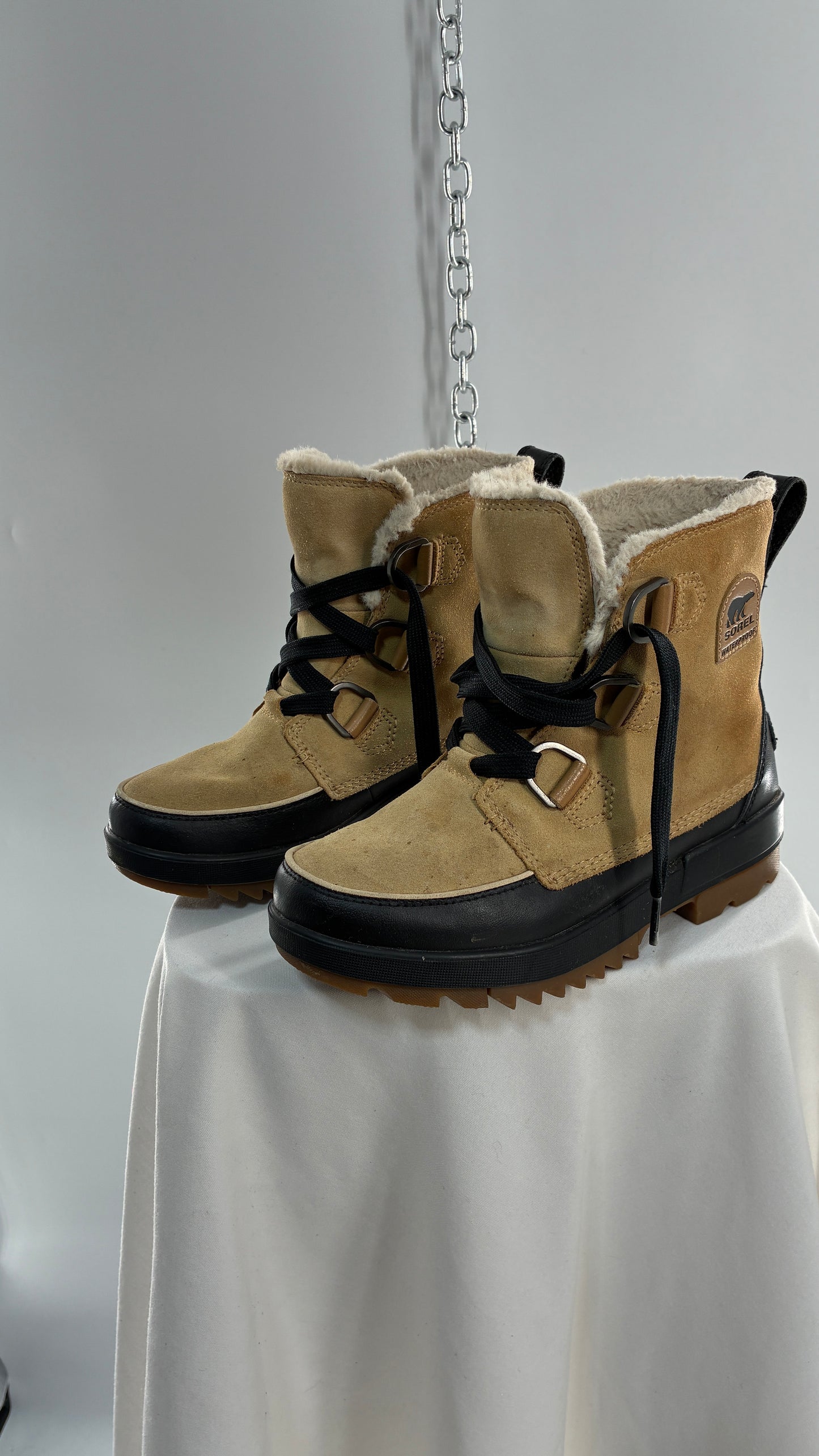 SOREL Tivoli Boots Tan with Thick Black Laces (7.5)