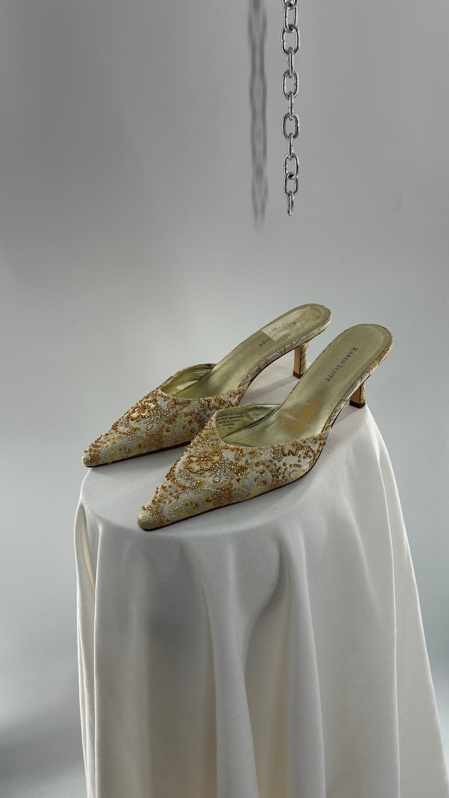 Vintage Karen Scott Samora Brocade Ivory and Gold Beaded Pointed Toe Kitten Heel (9.5)