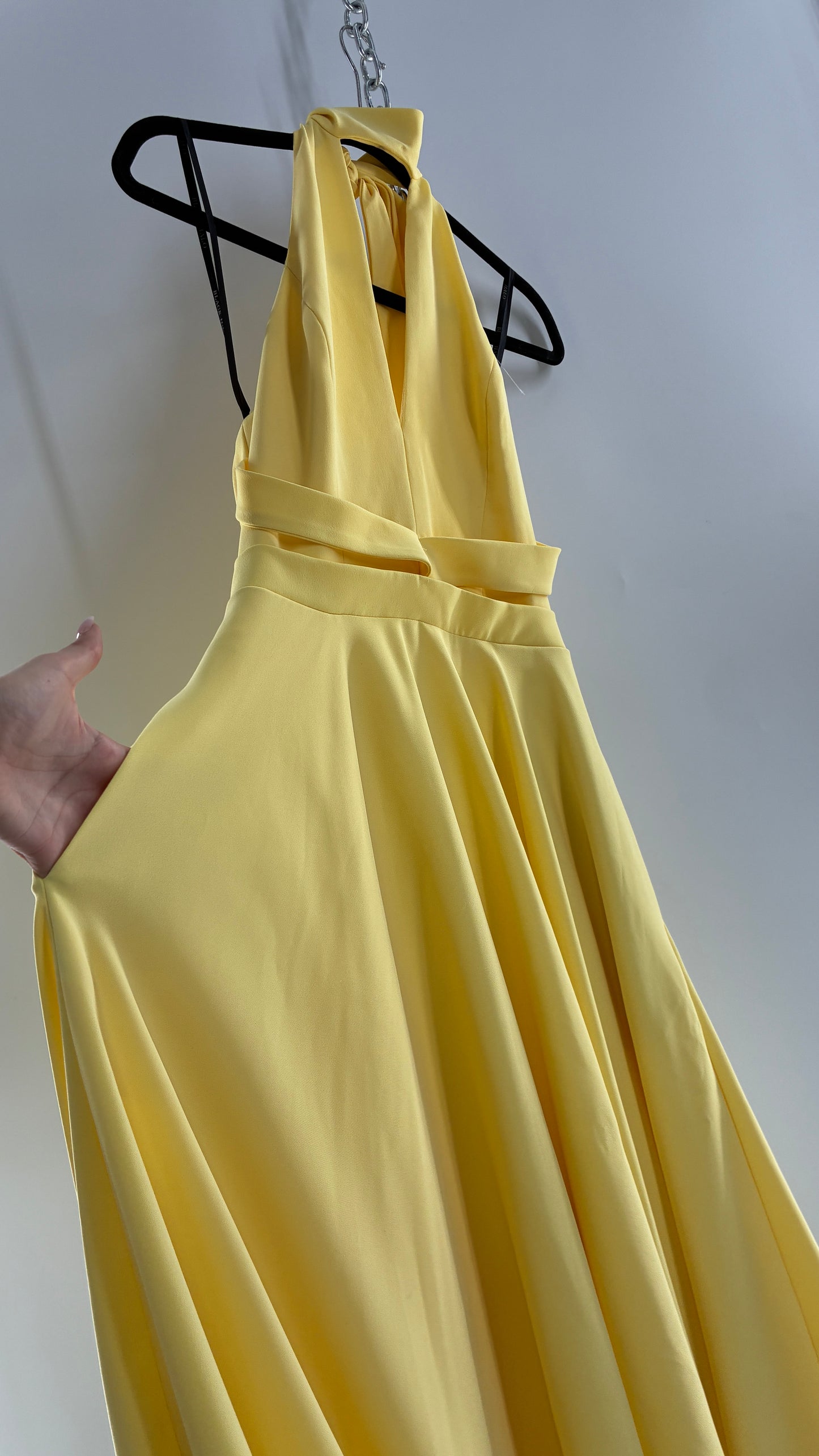 BLACK HALO Yellow High Neck Open Back 1950s Style Circle Skirt Dress with Tags Attached (8,10)