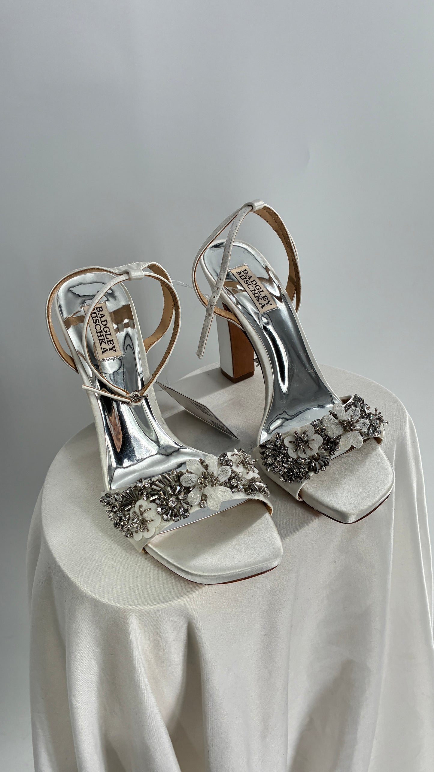 BADGLEY MISCHKA White Square Toe Embellished Florals Heels (9.5)