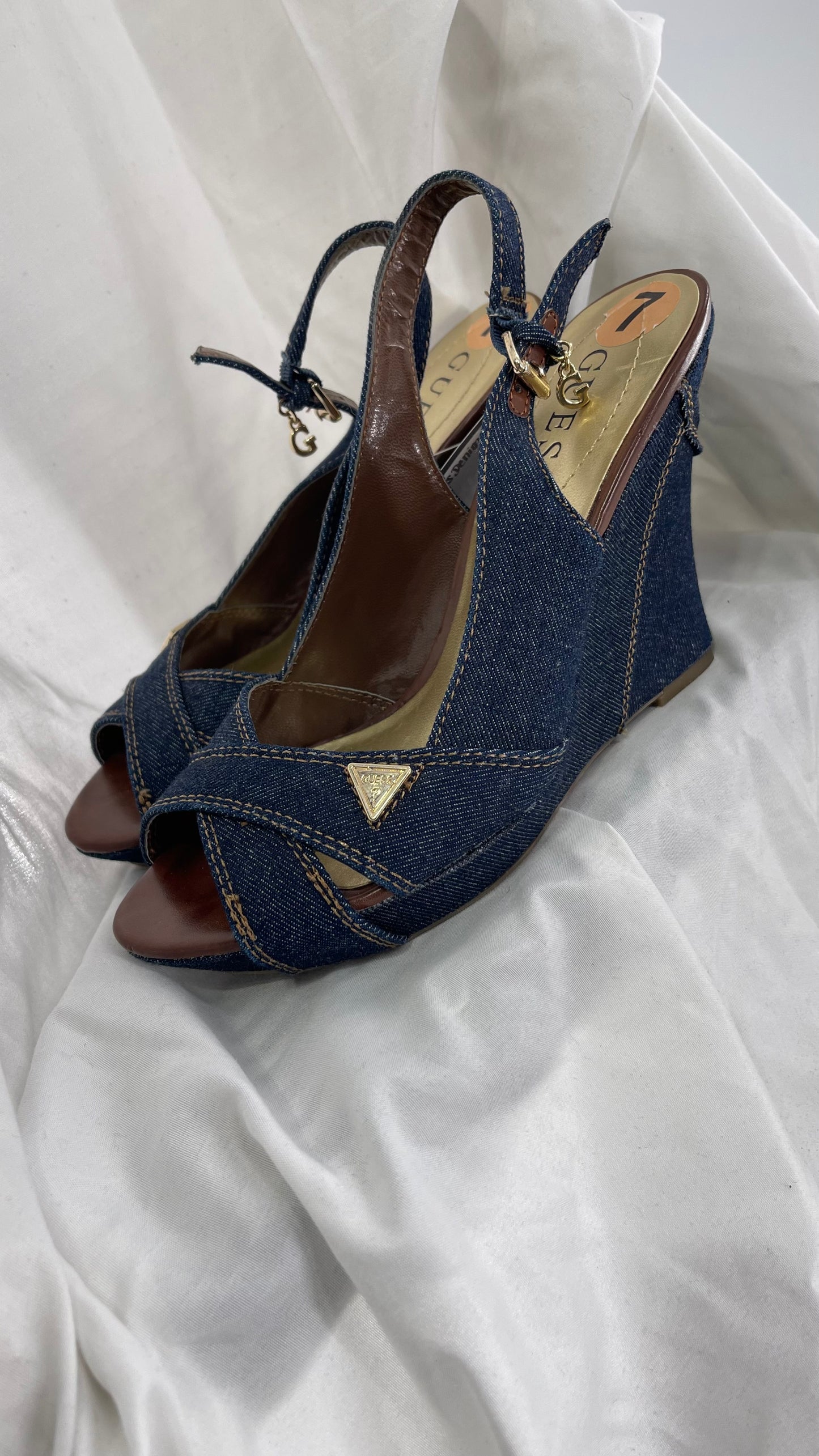 Vintage GUESS Dark Denim Jeans Wedges with Slingback Strap and Iconic Logo (7)