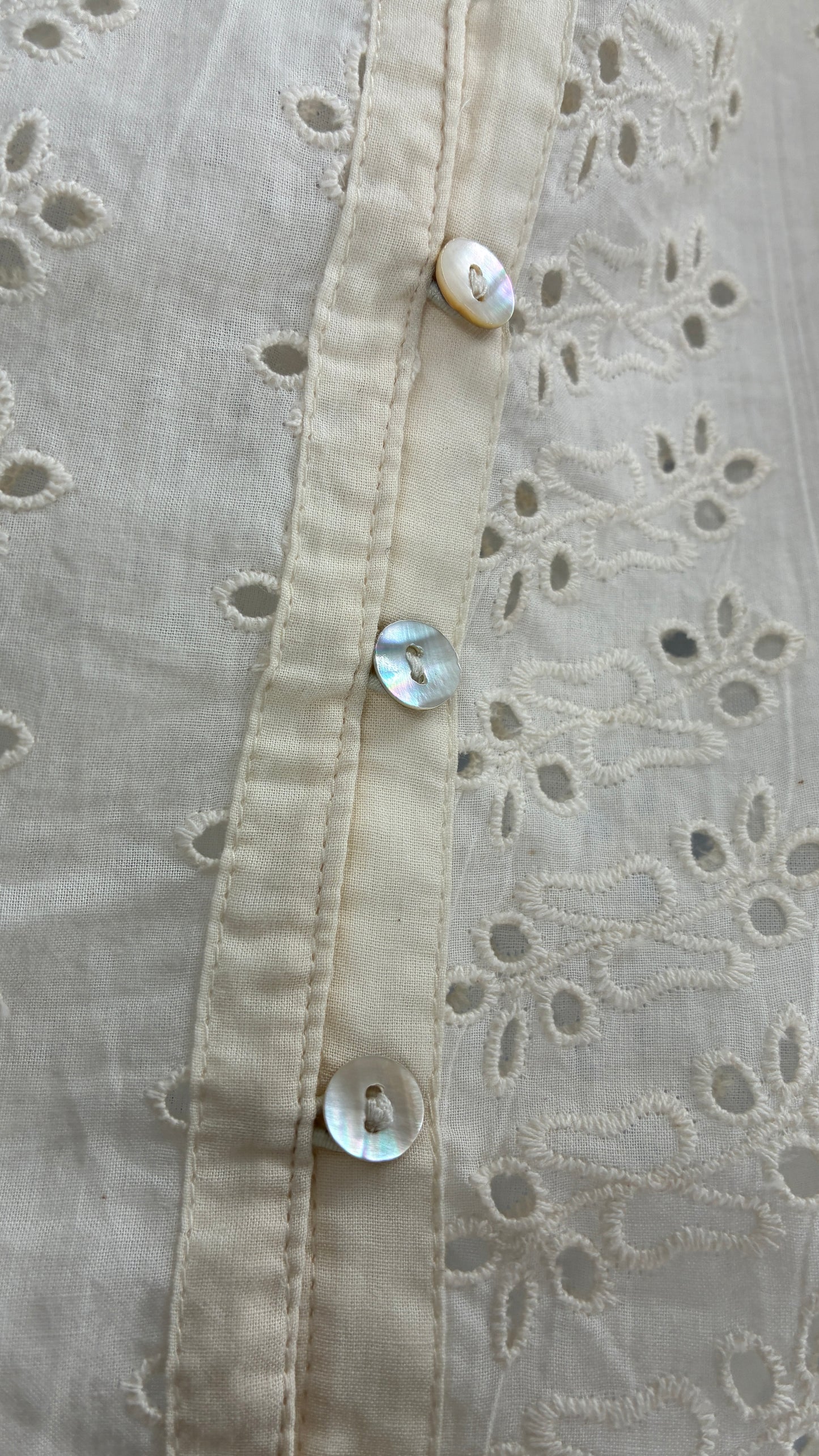 Love the Label Off White Button Front Puff Sleeve, Lace Eyelet Blouse (XS)