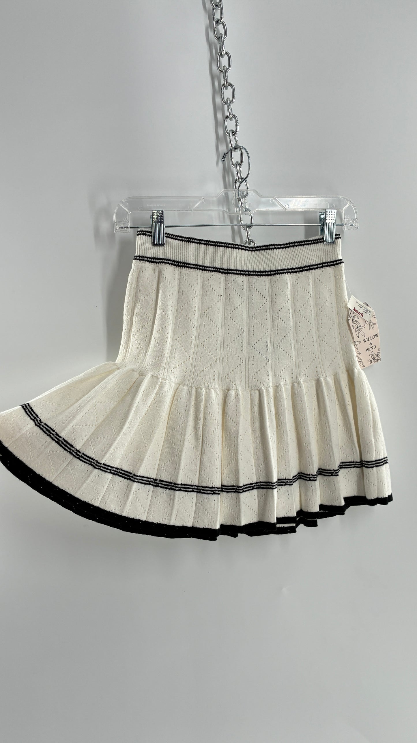 Willow & Wind Knit Pleated Mini Skirt with Tags Attached (Small)